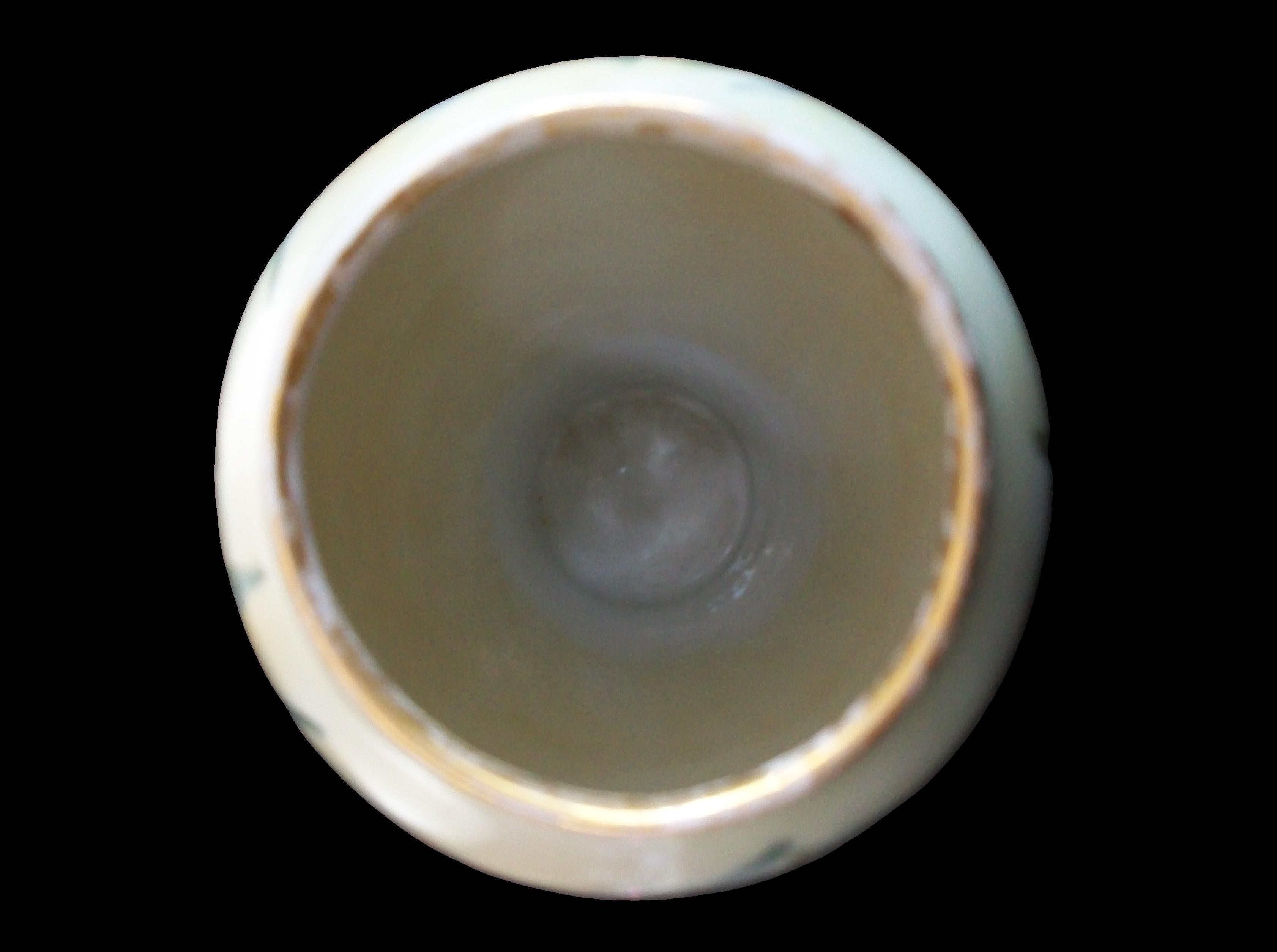 ROSENTHAL - Early Antique Porcelain Vase with Daffodils - Germany - Circa 1900 For Sale 12