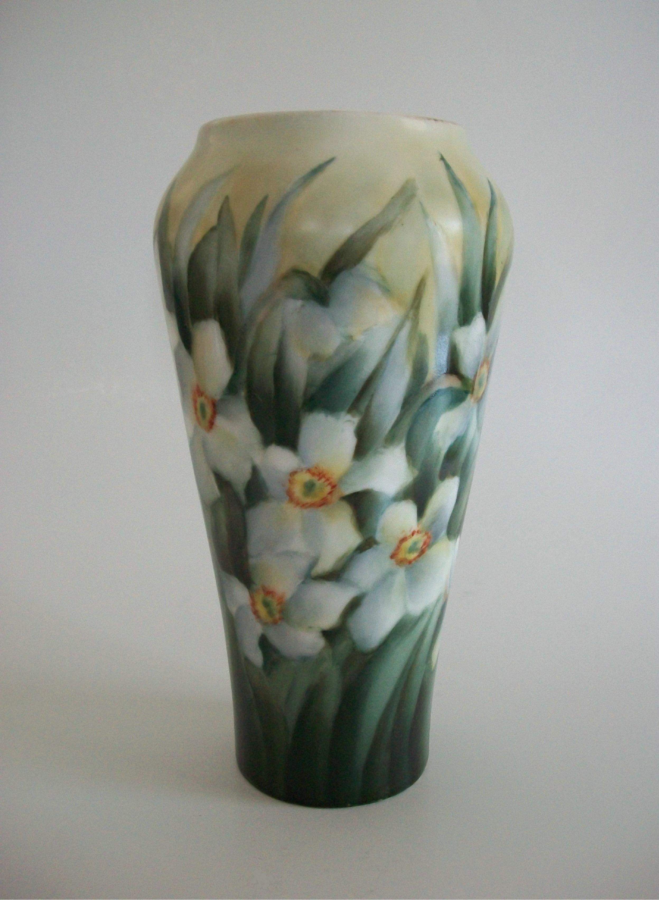ROSENTHAL - Art Nouveau hand painted and gilded porcelain vase - well painted featuring a profusion of Narcissus Daffodils and leaves around the circumference of the vase - satin finish - all on a cream ground with hand applied gilding to the