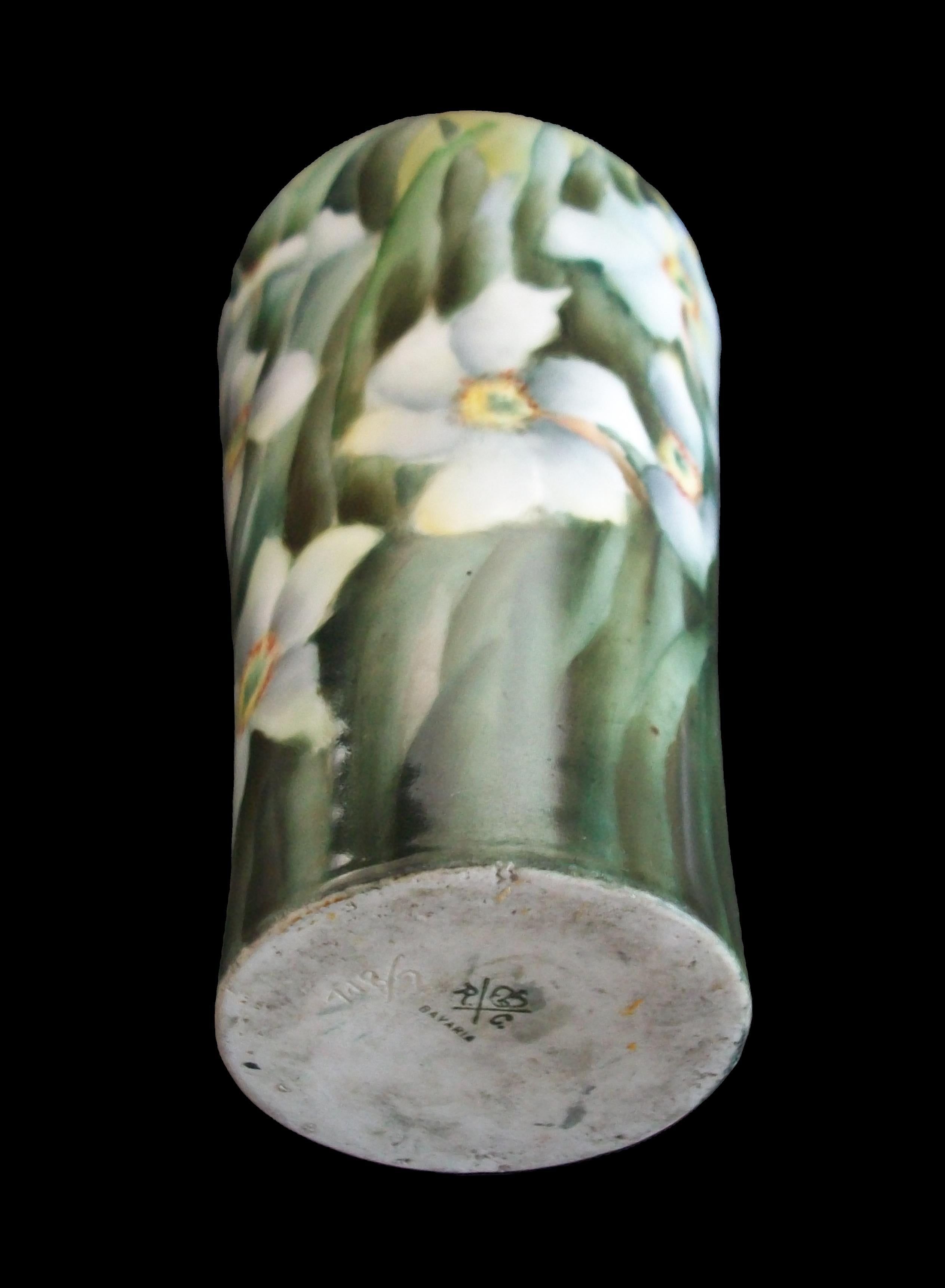 ROSENTHAL - Early Antique Porcelain Vase with Daffodils - Germany - Circa 1900 For Sale 14