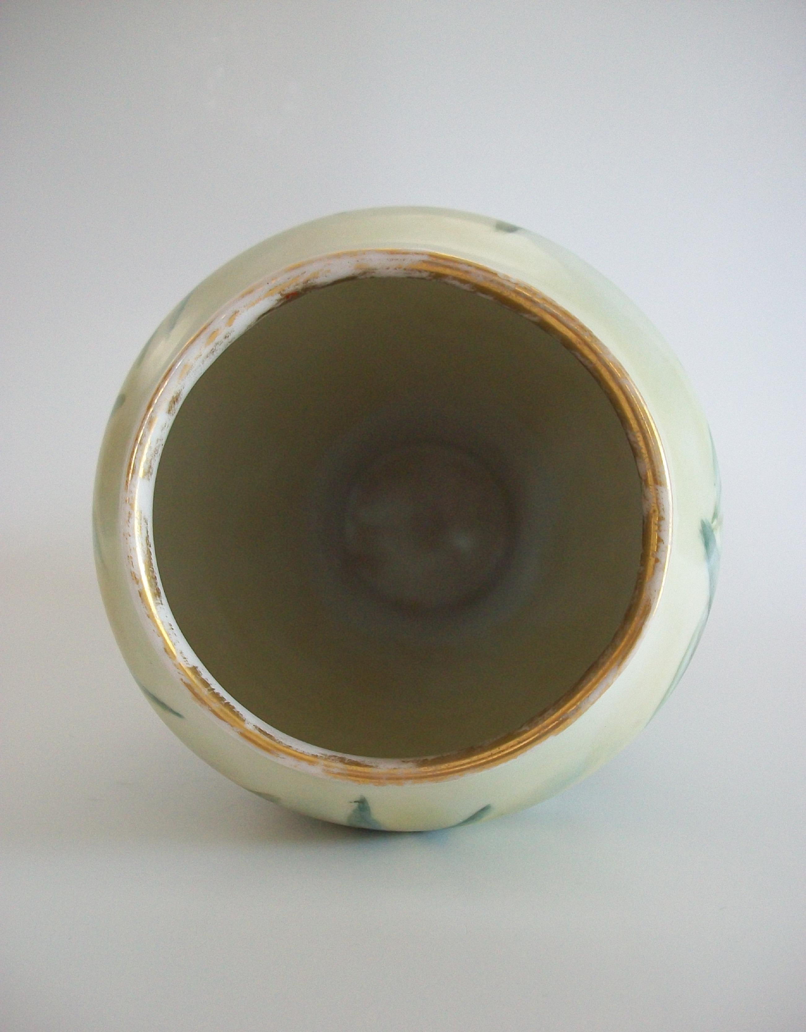 ROSENTHAL - Early Antique Porcelain Vase with Daffodils - Germany - Circa 1900 For Sale 2