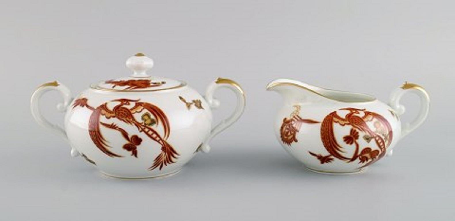 Rosenthal Elite tea service in hand-painted porcelain for six people. Japanism, 1930s / 40s.
Consisting of six teacups with saucers, six plates, sugar / cream set, and teapot.
The cup measures: 9.5 x 5 cm.
Saucer diameter: 15 cm.
The teapot