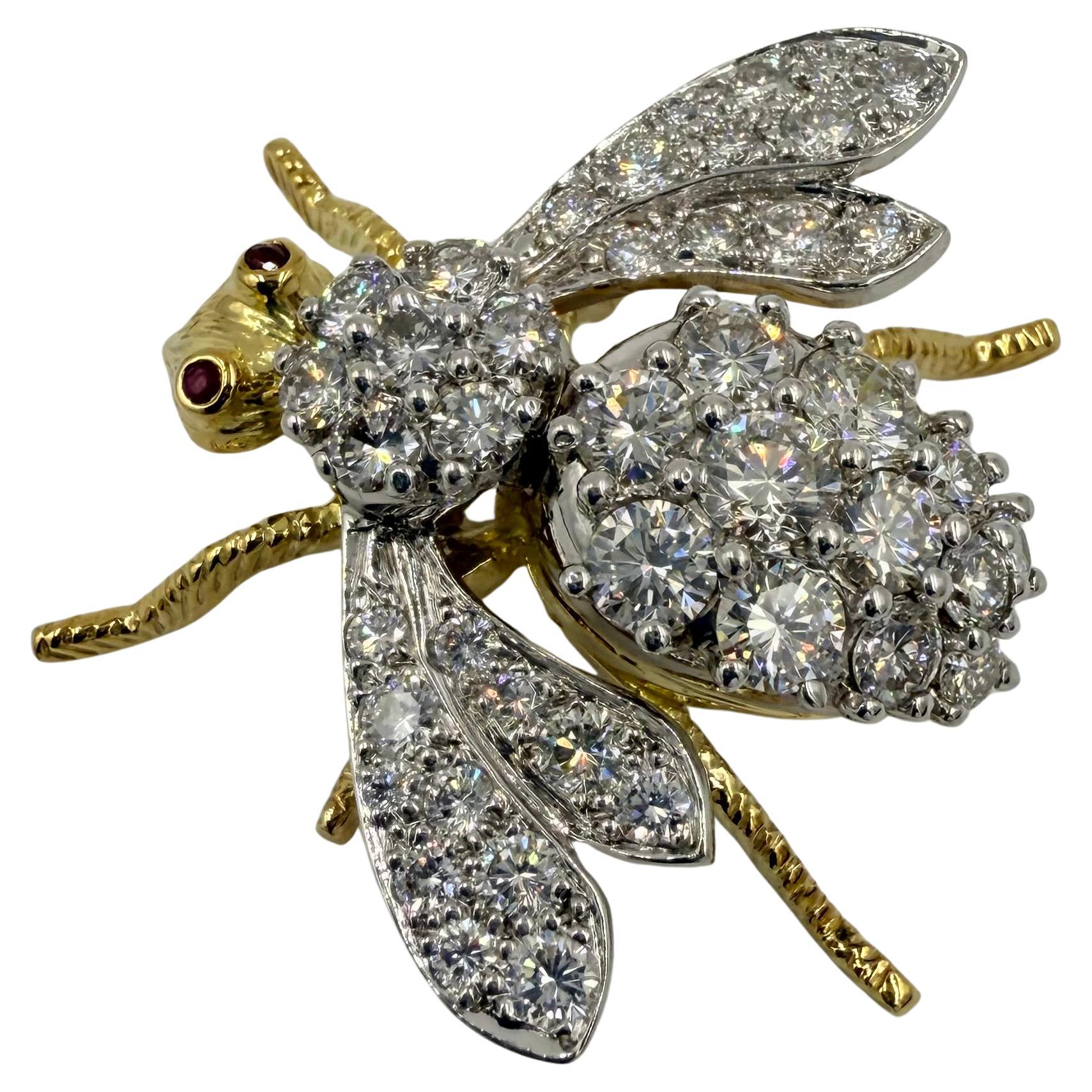 Rosenthal Broche de oro extragrande con diamantes y rubíes en forma de abeja Circa 1970s