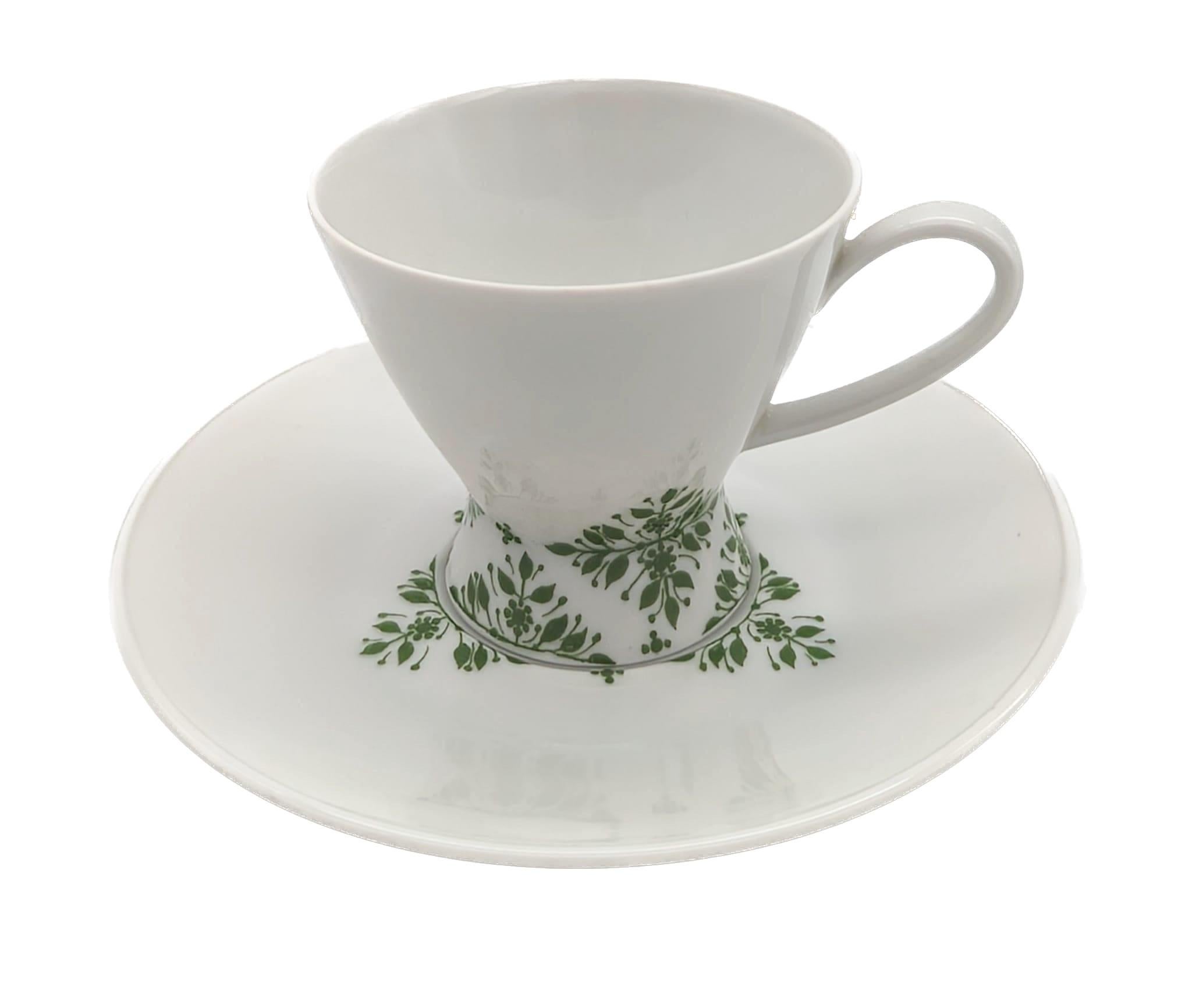 En 1954, Rosenthal Studio-Linie (Allemagne) a lancé la vaisselle Form 2000, créée par les designers industriels Raymond Loewy (franco-américain, né en 1893 et décédé en 1986) et Richard Latham (américain, né en 1920 et décédé en 1991). D'autres