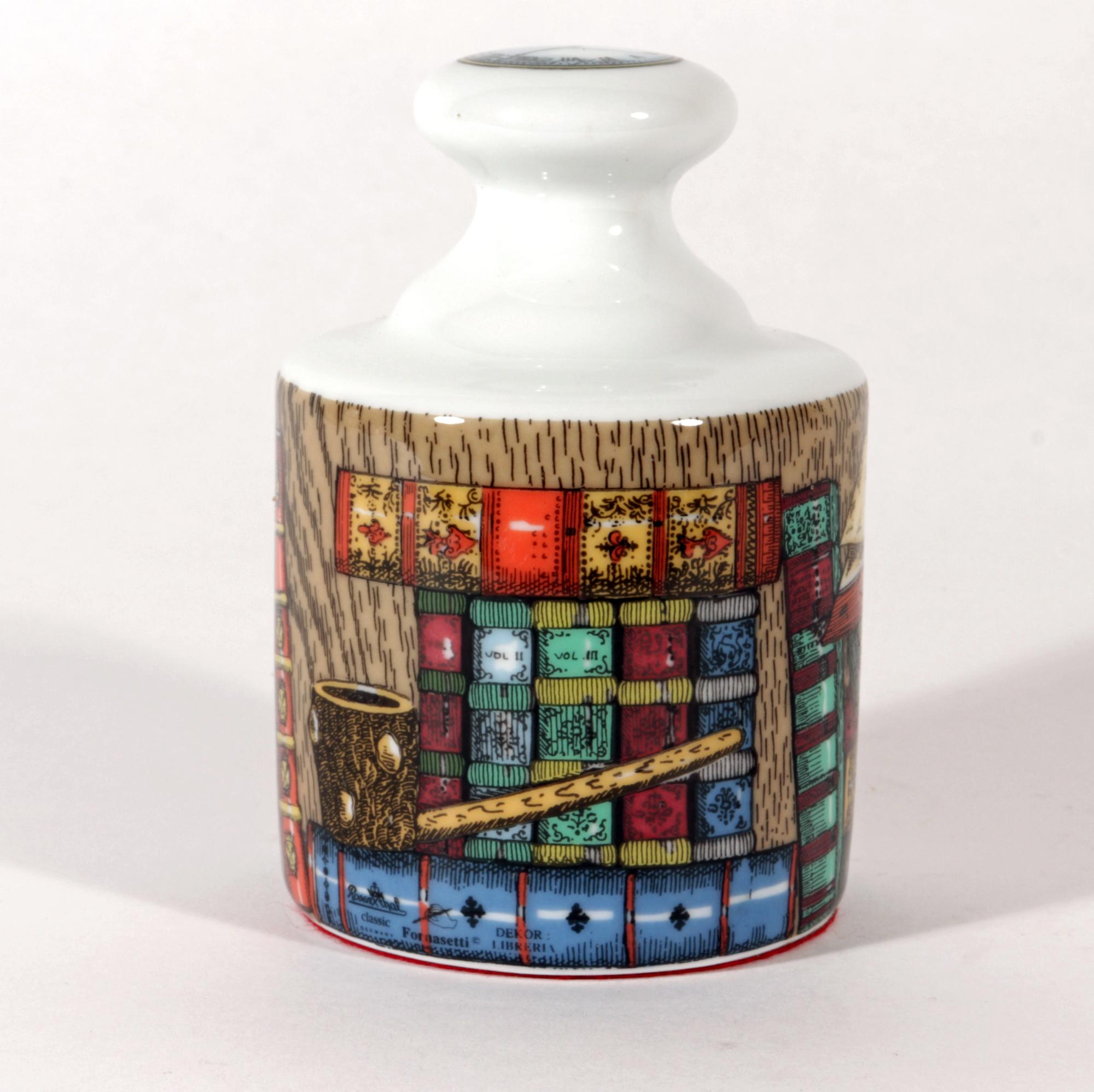 Fermacarte in porcellana Rosenthal Fornasetti, Rosenthal Classic, modello Libreria In condizioni buone in vendita a Downingtown, PA