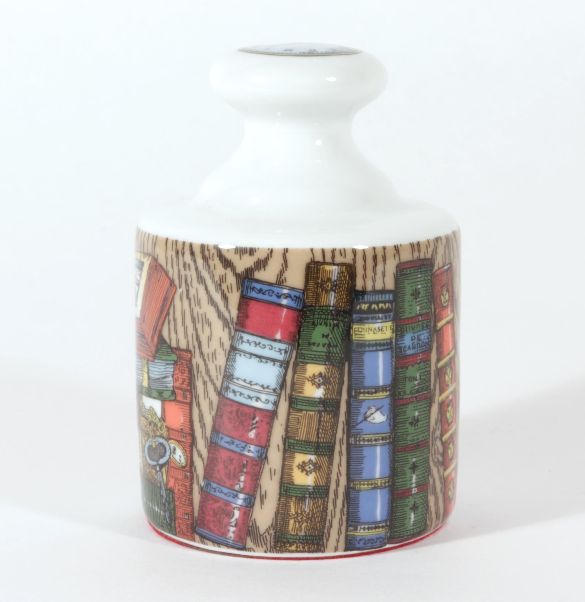 Fermacarte in porcellana Rosenthal Fornasetti, Rosenthal Classic, modello Libreria in vendita 1