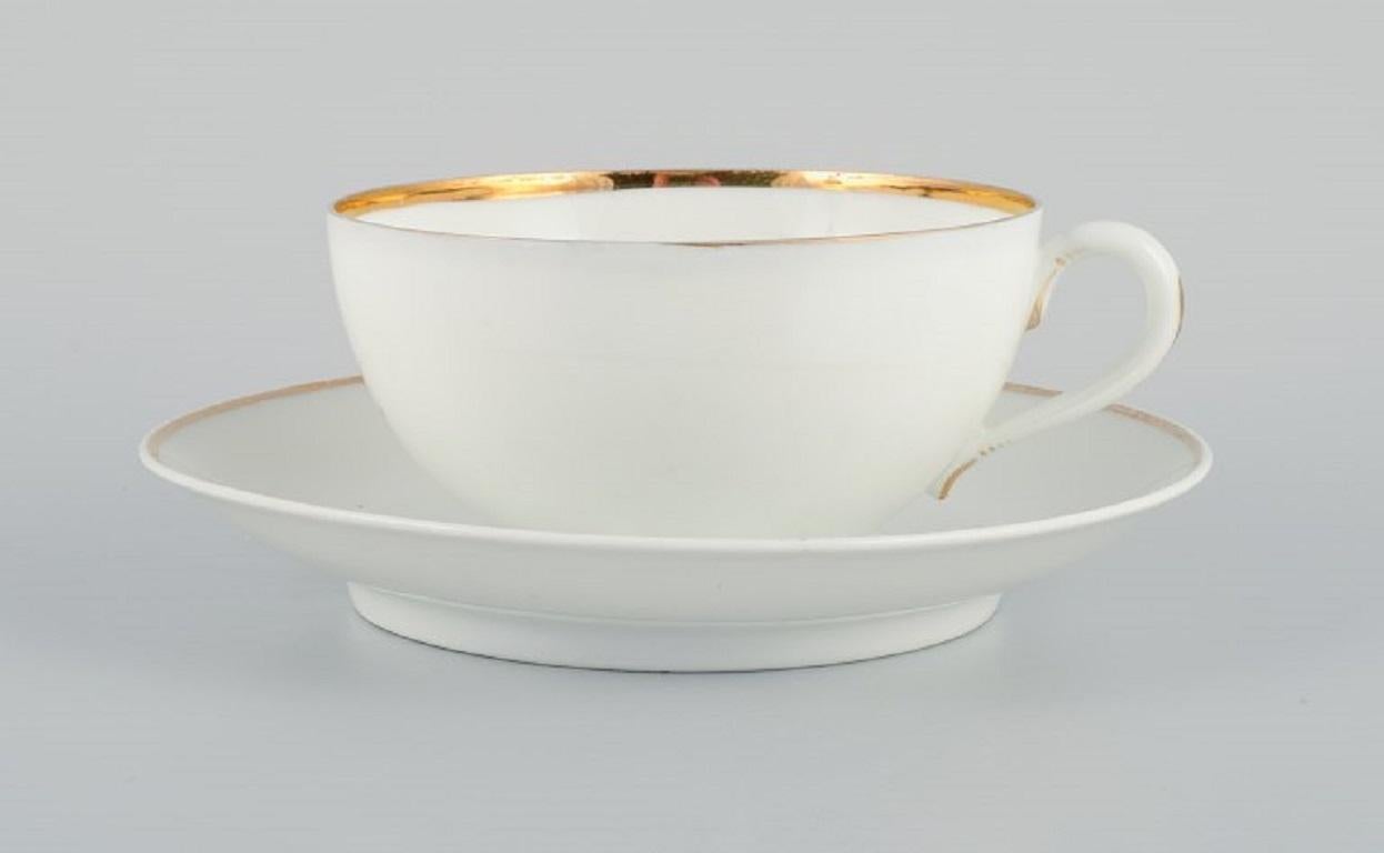 Rosenthal, Germany, a Set of Four Large Teacups and Matching Porcelain Saucers In Excellent Condition For Sale In Copenhagen, DK