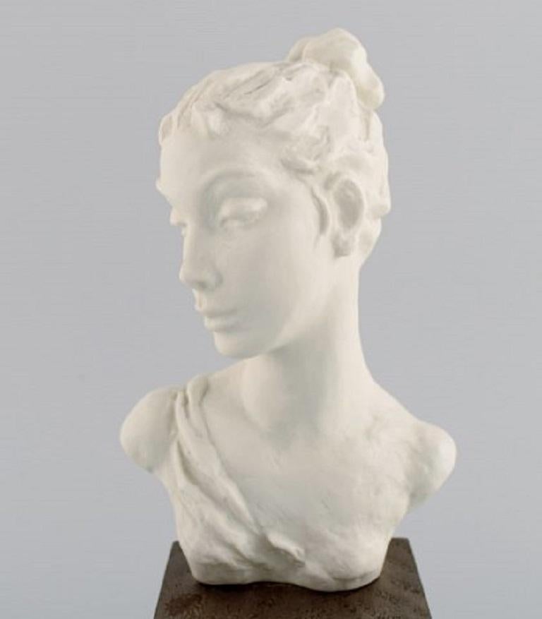 Rosenthal, Germany, Female Bust in Bisquit, Mid-20th Century  In Excellent Condition For Sale In Copenhagen, DK