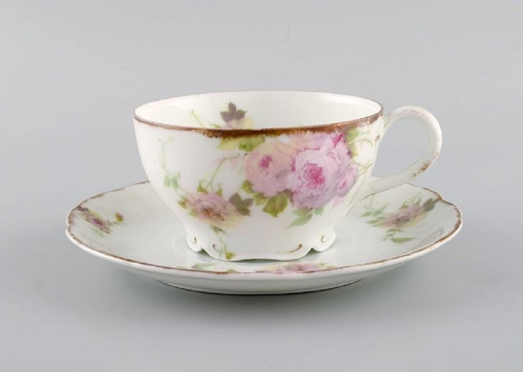 Rosenthal, Germany. Iris tea service for three people. 1920s.
Consisting of three teacups with saucers and three plates in hand-painted porcelain with flowers and gold edge.
The cup measures: 9 x 5 cm.
Saucer diameter: 14.8 cm.
Plate diameter: