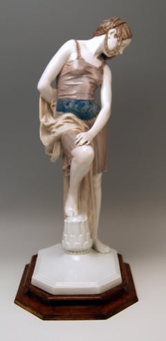 Rosenthal Deutschland, Damenfigur Lotusblume von Karl Himmelstoss, hergestellt 1927