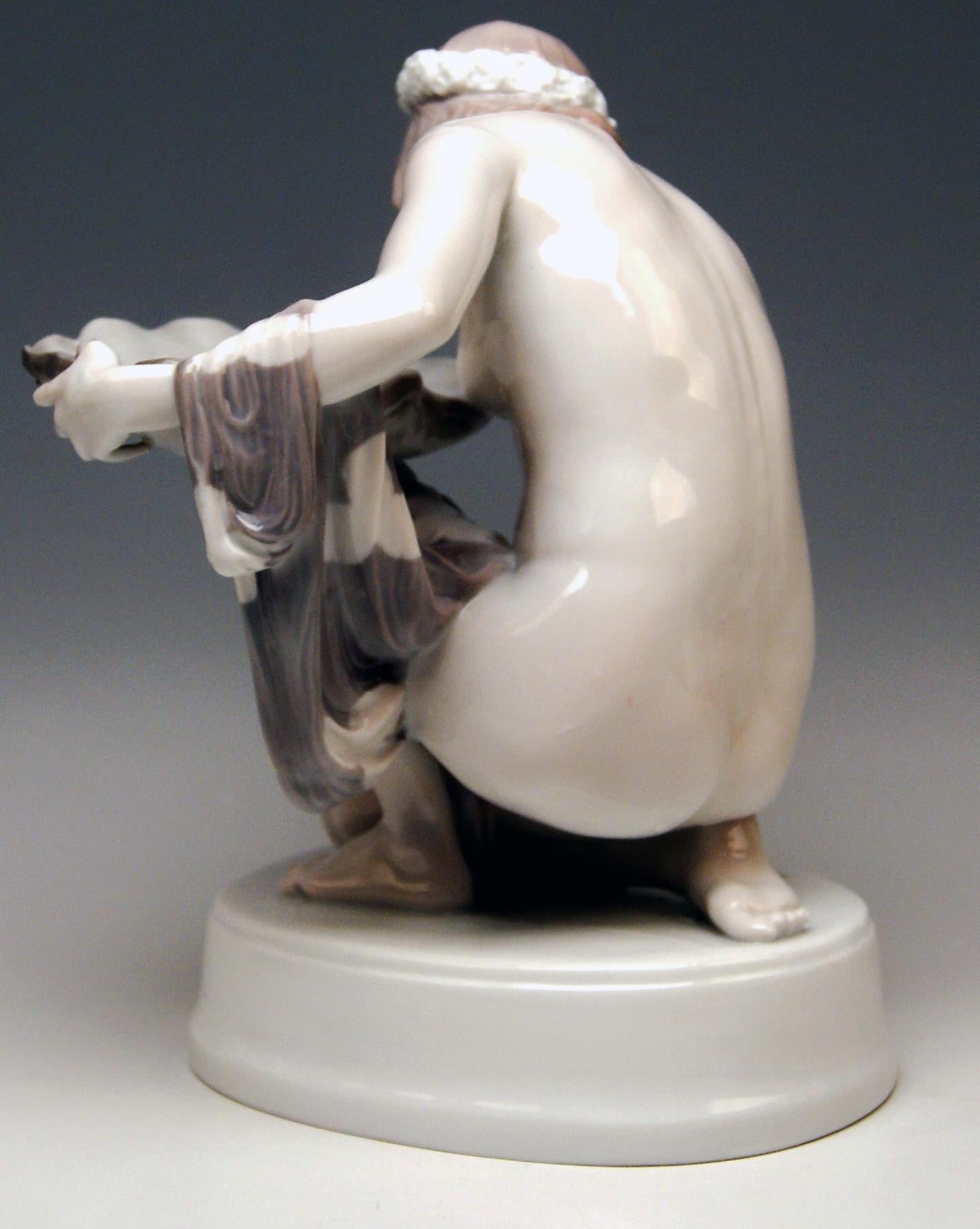 Rosenthal Germany stunning female figurine: The Pearl Seeker

Manufactory: Selb (Art Department) / Bavaria / Rosenthal Germany 
Dating: manufactured 1920 (= quite early!) 
Material and technique: porcelain / chinaware / painted / glazed (glossy