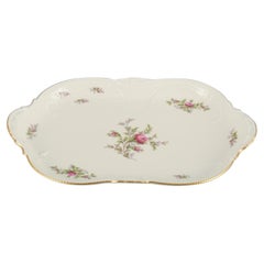 Rosenthal, Alemania. "Sanssouci", fuente de color crema con flores
