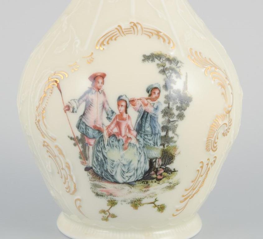 Néo-rococo Rosenthal, Allemagne. « Sanssouci », vase de couleur crème décoré de personnages. en vente