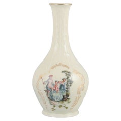 Rosenthal, Germania. "Sanssouci", vaso color crema decorato con figure.