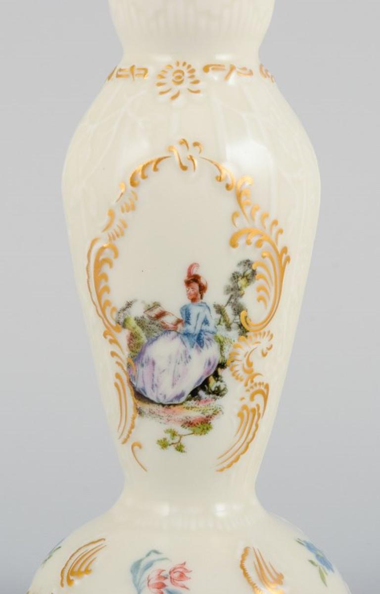Porcelaine Rosenthal, Allemagne. « Sanssouci », deux chandeliers et un petit bol en porcelaine. en vente