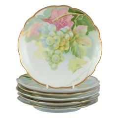 Rosenthal, Allemagne. Ensemble de six assiettes en porcelaine avec divers motifs de fruits. 1930s