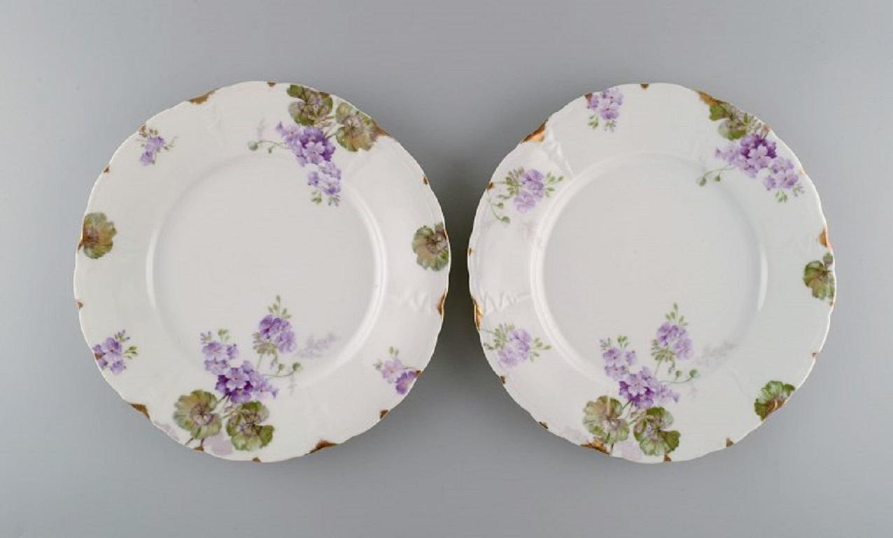 Rosenthal, Germany. Twelve Iris dinner plates in hand-painted porcelain with flowers and gold decoration. 1920s.
Diameter: 25.5 cm.
In excellent condition.
Stamped.