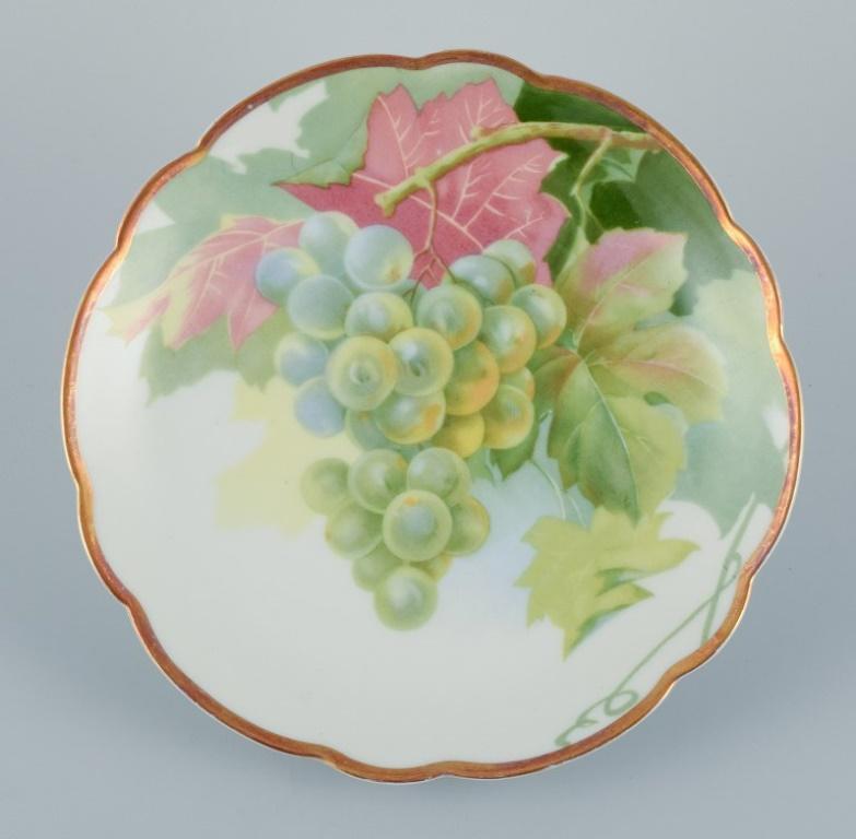 Rosenthal, Germany.Set of six porcelain plates with various fruit motifs.  In Excellent Condition For Sale In Copenhagen, DK