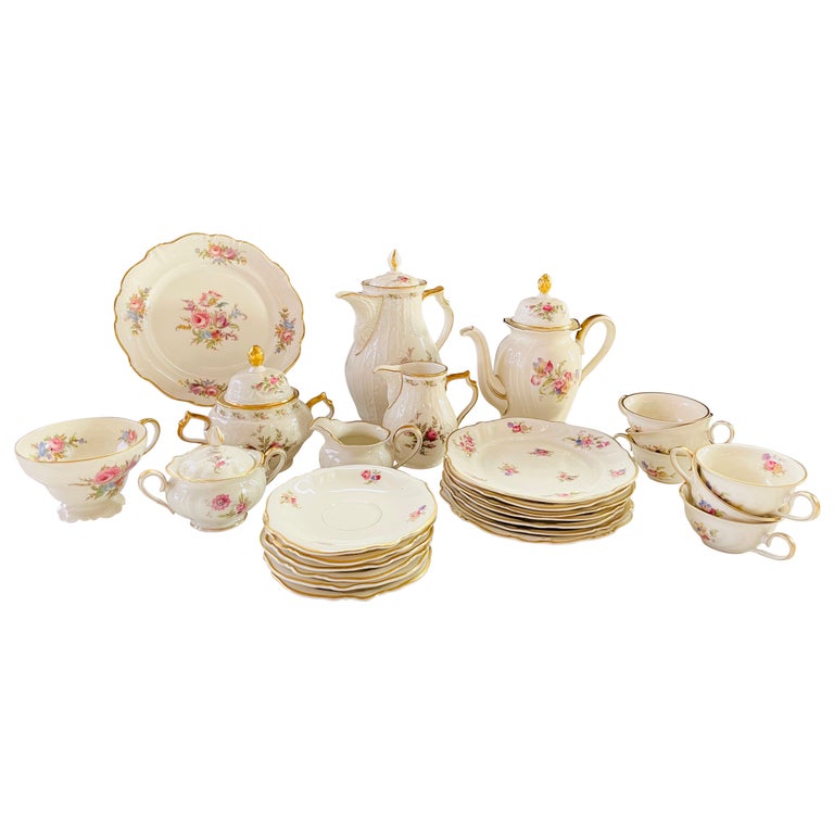 Rosenthal Kronach Viktoria, Couchtisch aus deutschem Porzellan mit Blumenmuster, 27 Teile im Angebot bei 1stDibs Deutschland