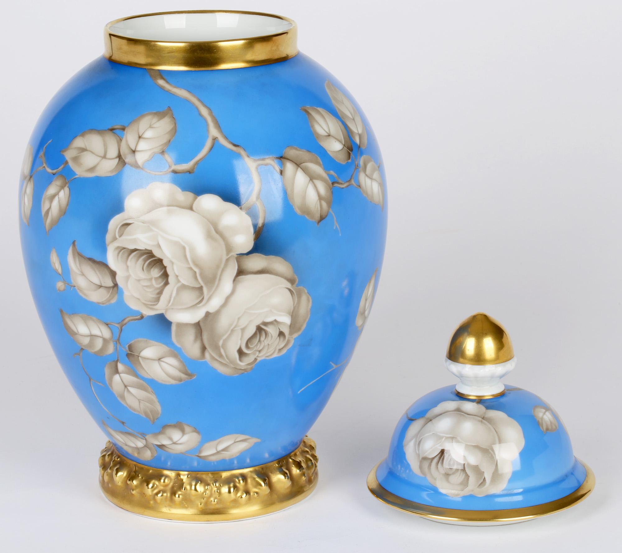 Grand pot et couvercle en porcelaine Art Déco En Grisaille Roses de Rosenthal en vente 2