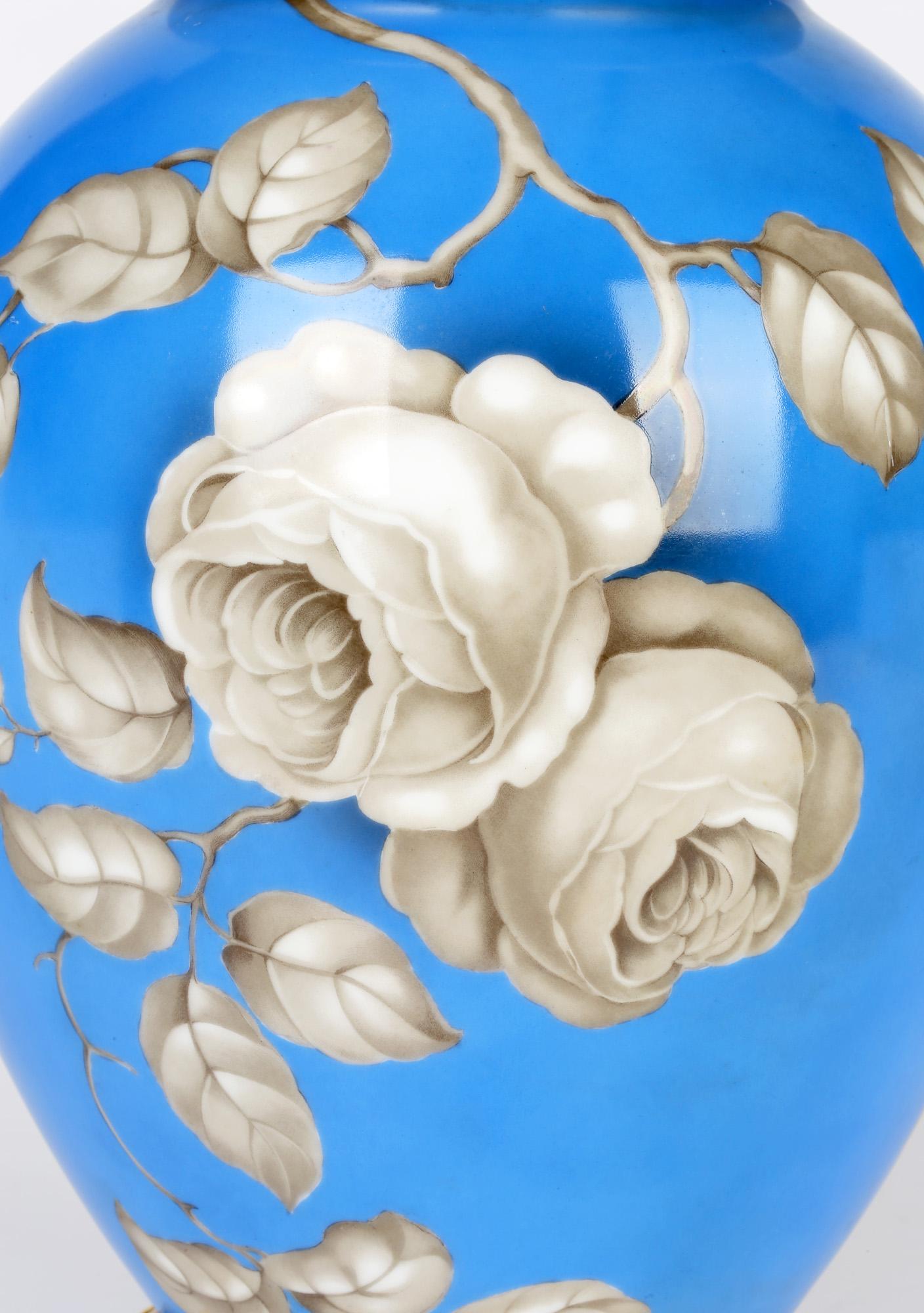 Grand pot et couvercle en porcelaine Art Déco En Grisaille Roses de Rosenthal en vente 5