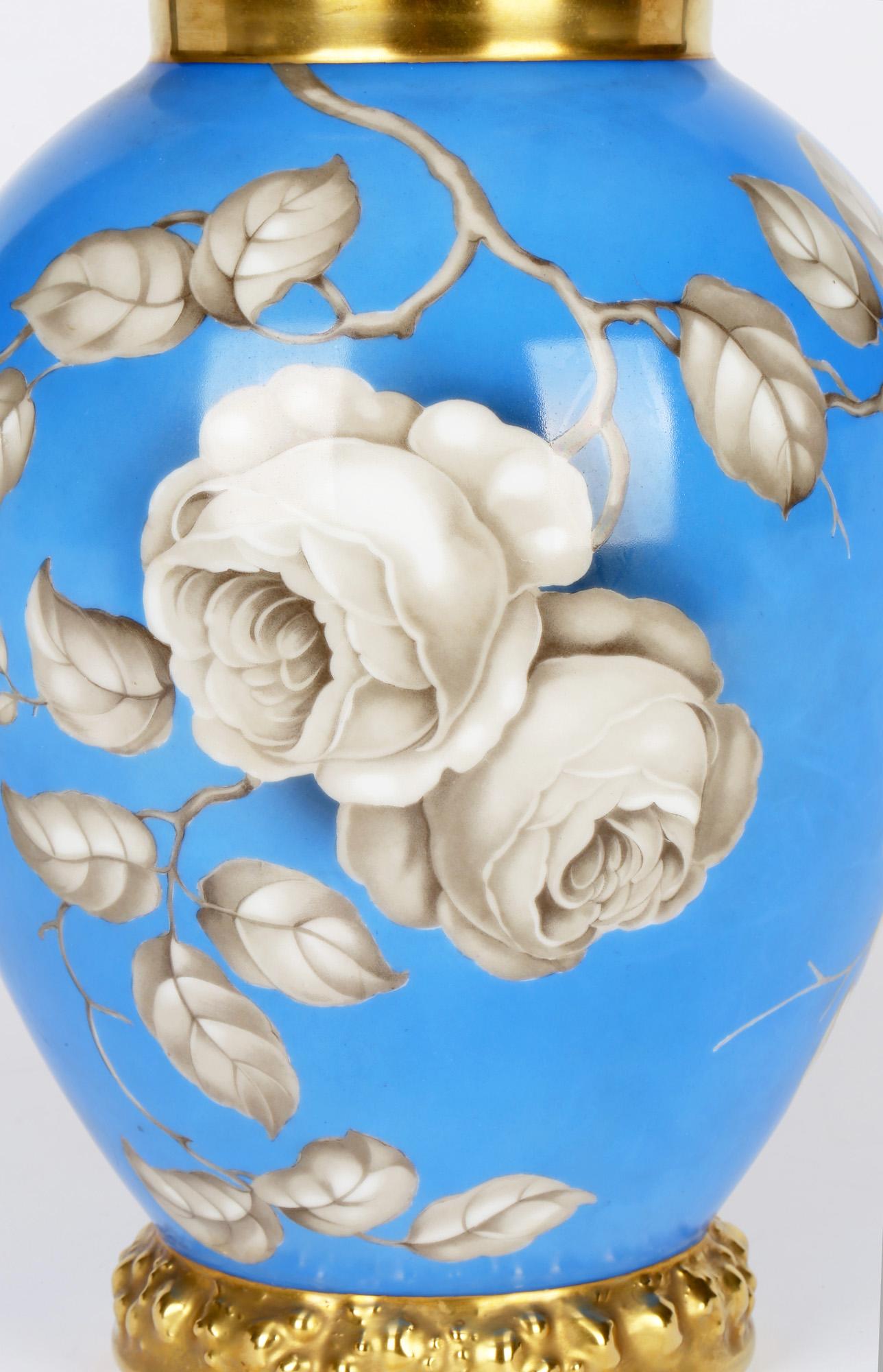 Porcelaine Grand pot et couvercle en porcelaine Art Déco En Grisaille Roses de Rosenthal en vente