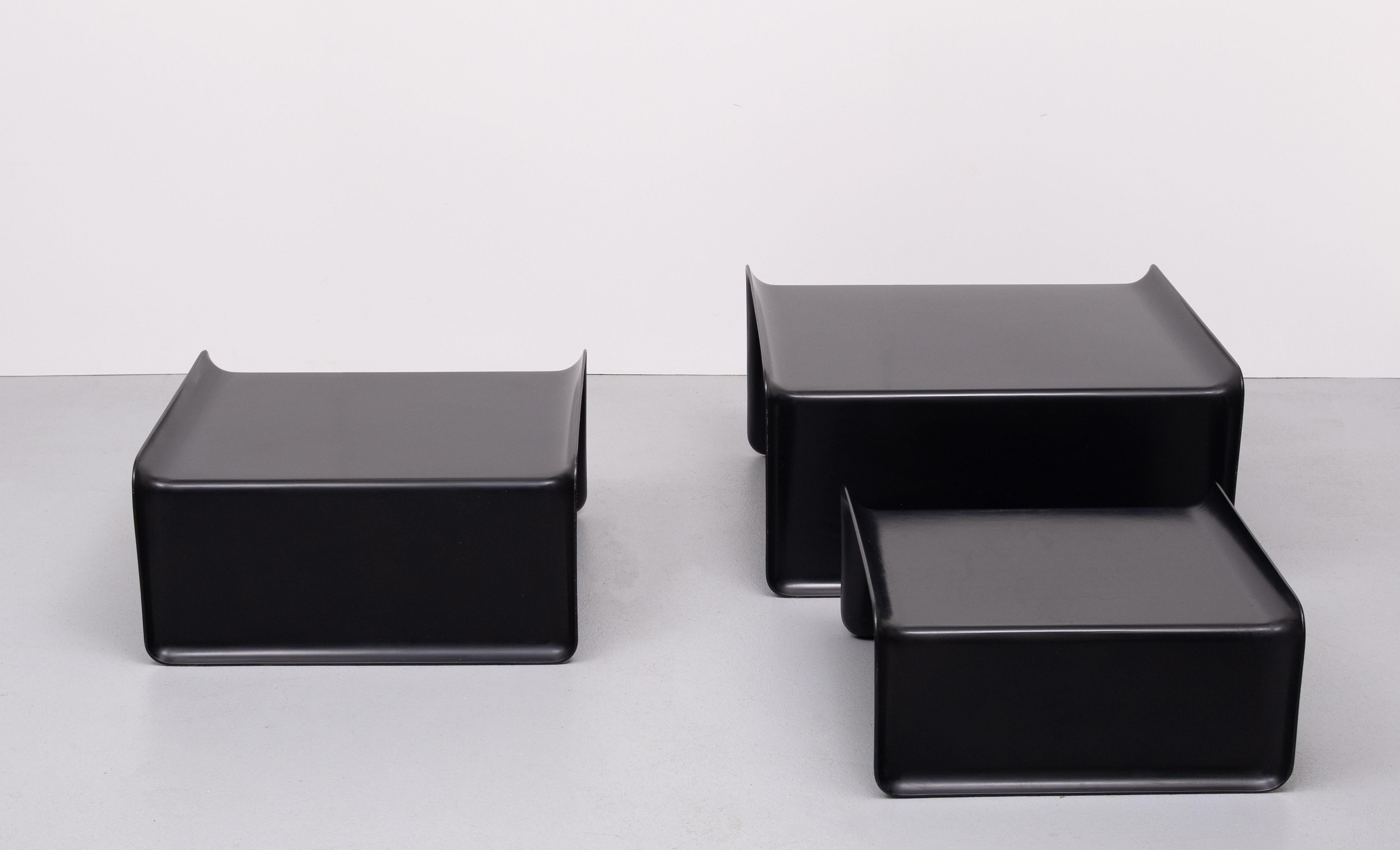 Rosenthal Large Black Fiberglass nesting tables  1970s Germany In Good Condition For Sale In Den Haag, NL