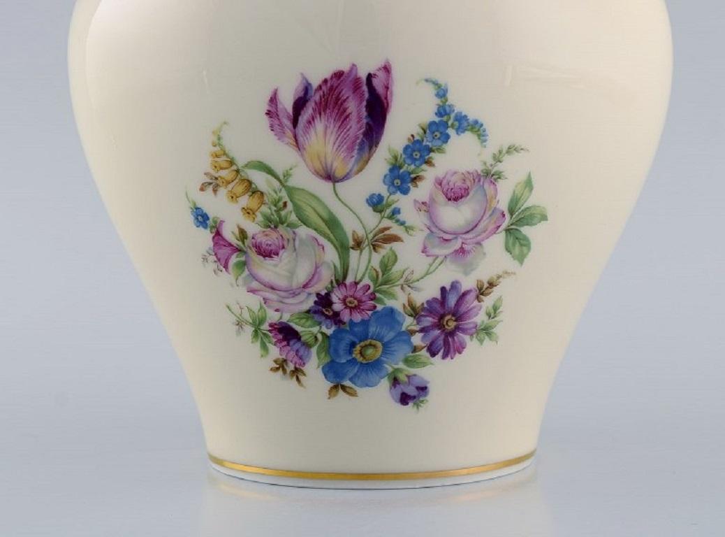Rosenthal Lidded Vase in Cream-Colored Porcelain with Hand-Painted Flowers In Excellent Condition For Sale In Copenhagen, DK
