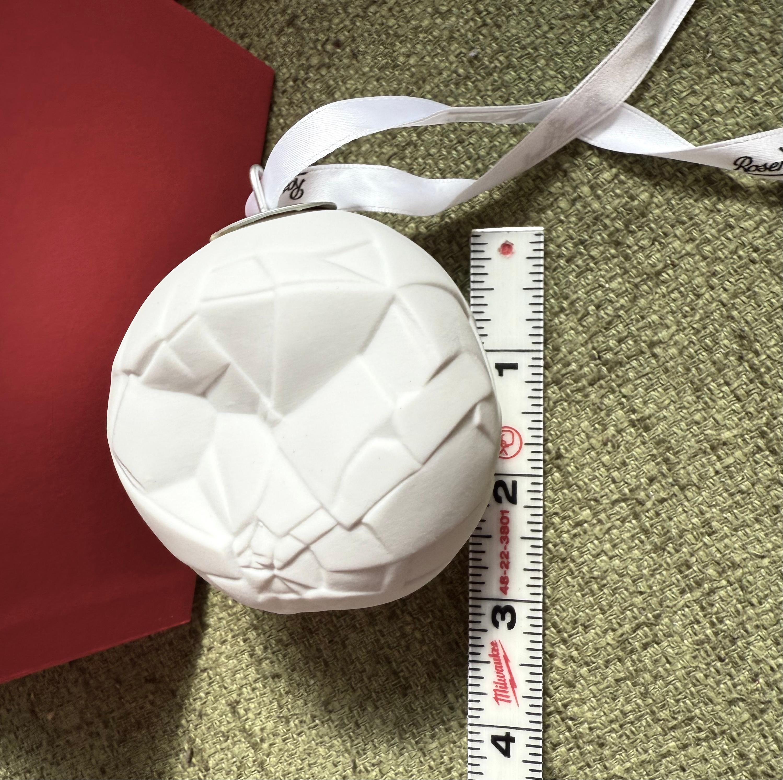 Postmoderne Rosenthal Line Phases Porcelain White Ball and Ball Ornament by Dror Benshetrit, Germany. en vente