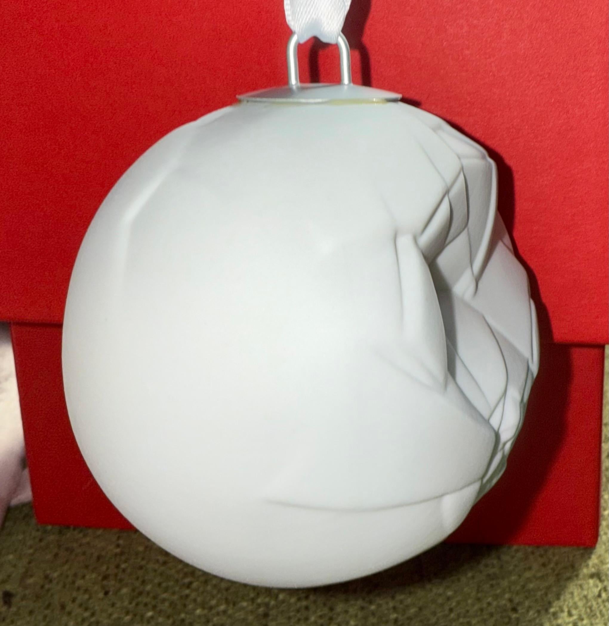 Allemand Rosenthal Line Phases Porcelain White Ball and Ball Ornament by Dror Benshetrit, Germany. en vente
