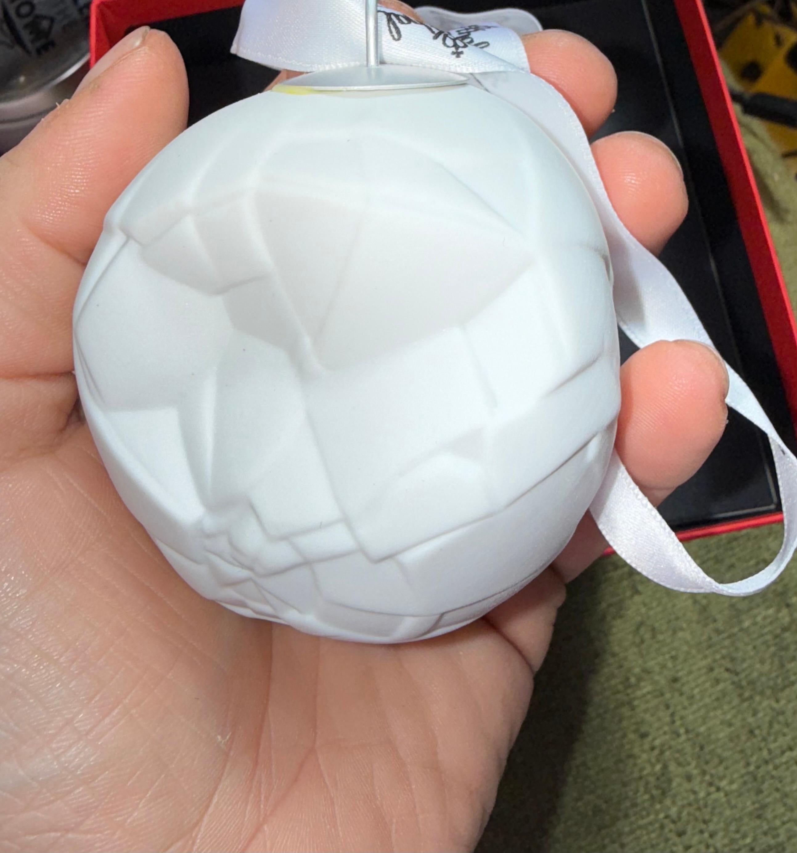 XXIe siècle et contemporain Rosenthal Line Phases Porcelain White Ball and Ball Ornament by Dror Benshetrit, Germany. en vente