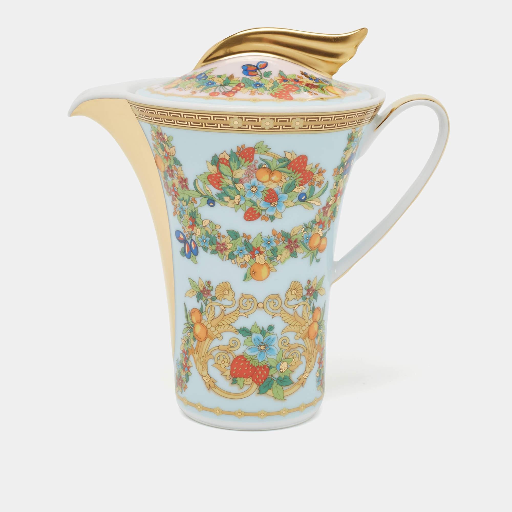 The Rosenthal Meets Versace creamer is an exquisite tableware addition. It is crafted with precision using porcelain and adorned with intricate motifs, infusing luxury and charm into every pour.

Includes: Original Box
