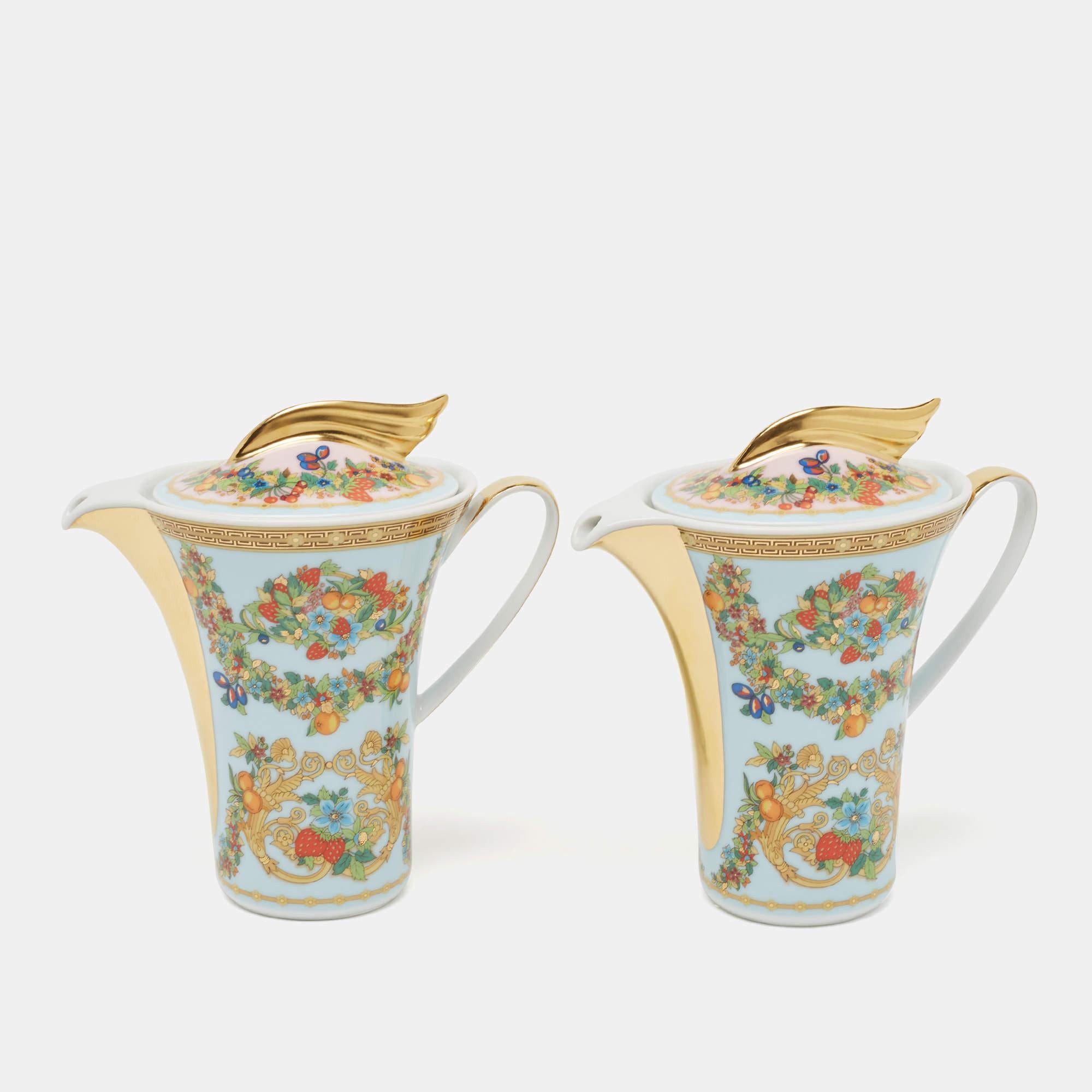 The Rosenthal Meets Versace creamer set is an exquisite and elegant tableware ensemble. Crafted with precision, each creamer is made of porcelain and adorned with intricate motifs, infusing luxury and charm into every pour.

