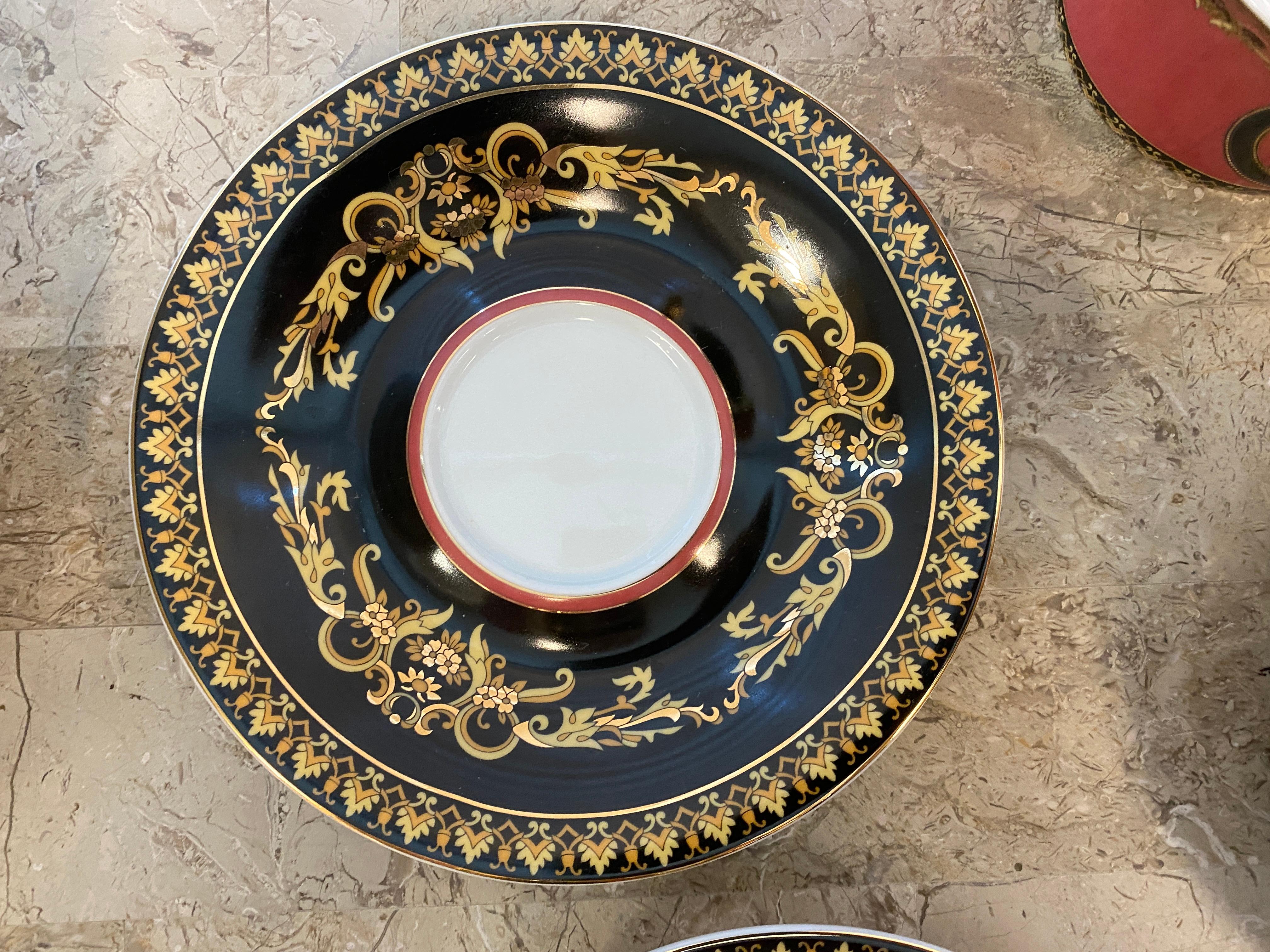 Rosenthal Metts Versace Red Dinnerware Set of 46 pieces  In Excellent Condition In Carlsbad, CA