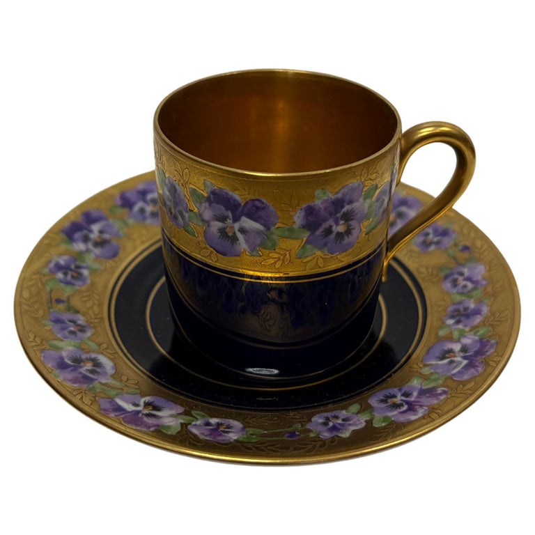 Rosenthal Mokkatasse (1914), Model No. 249, Stiefmütterchen und Gold im Angebot bei 1stDibs Deutschland