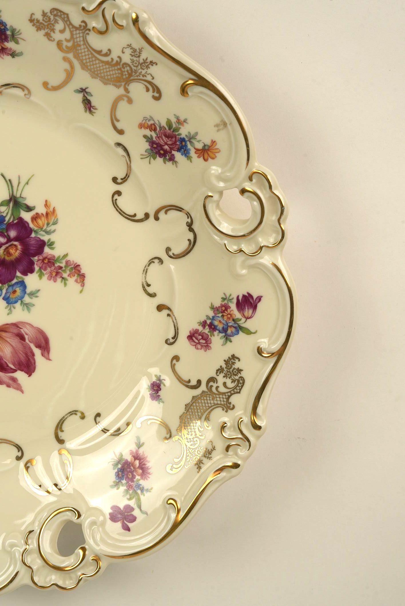 Rococo Rosenthal Plat en porcelaine Molière avec détails floraux et dorés en vente
