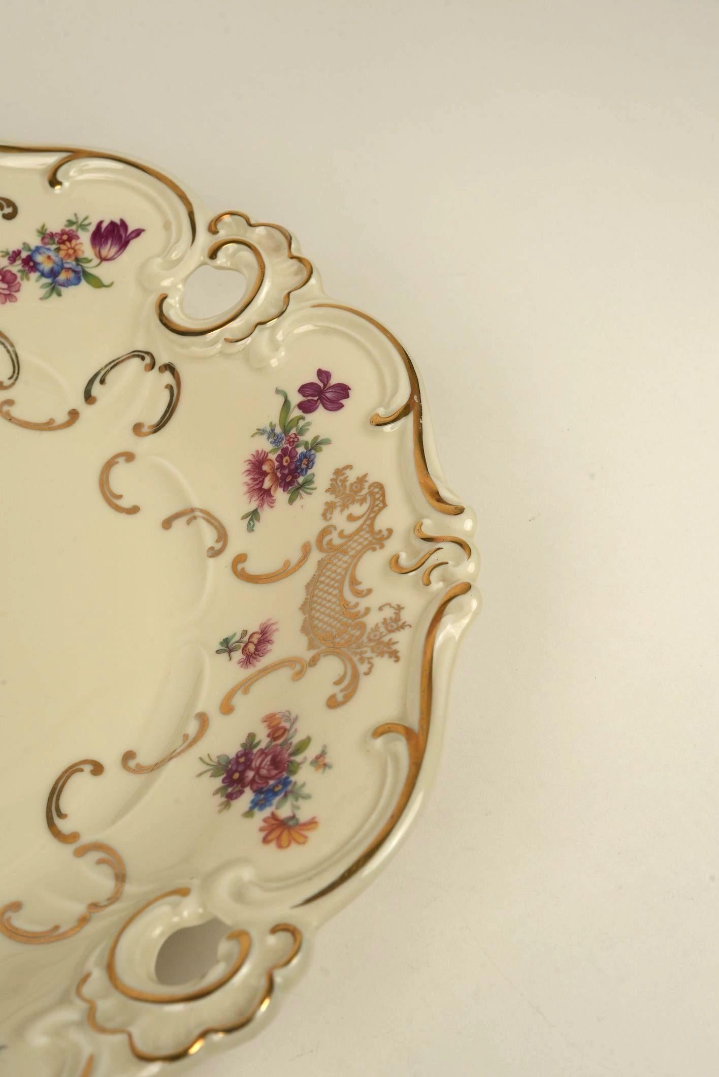 20ième siècle Rosenthal Plat en porcelaine Molière avec détails floraux et dorés en vente