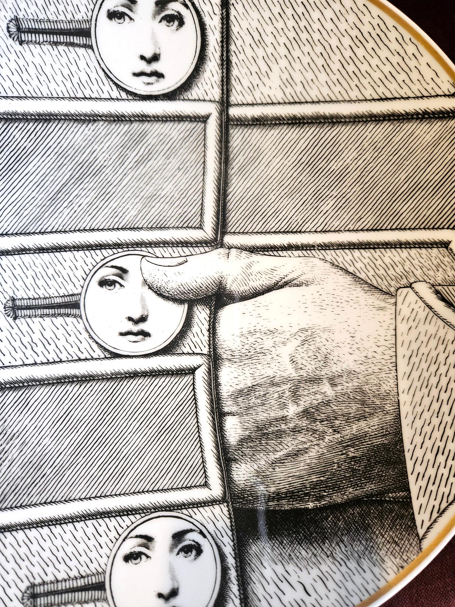 Moderno Piatto in porcellana di Piero Fornasetti, Temi e Variazioni, Motivo 13 in vendita