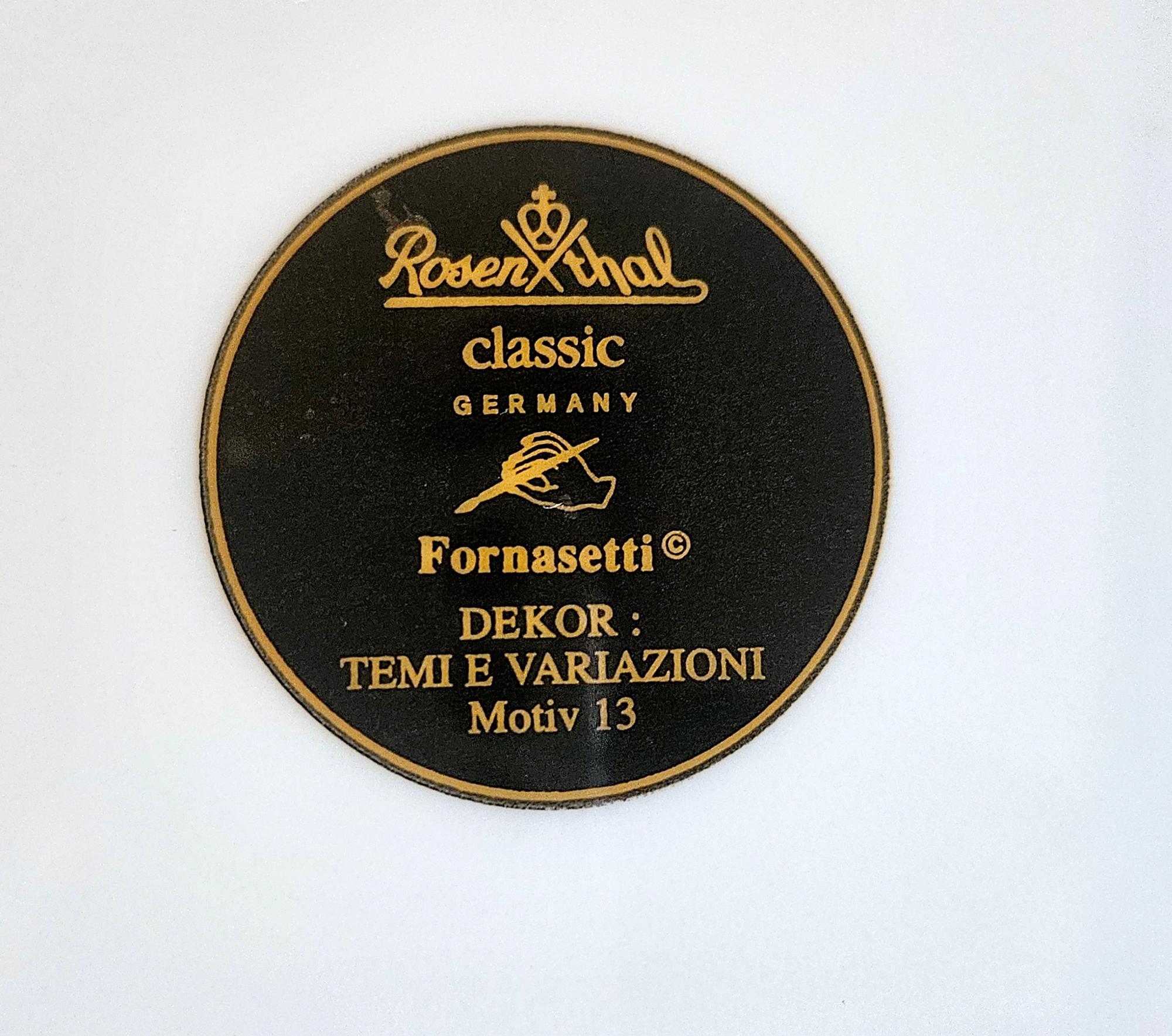 Tedesco Piatto in porcellana di Piero Fornasetti, Temi e Variazioni, Motivo 13 in vendita