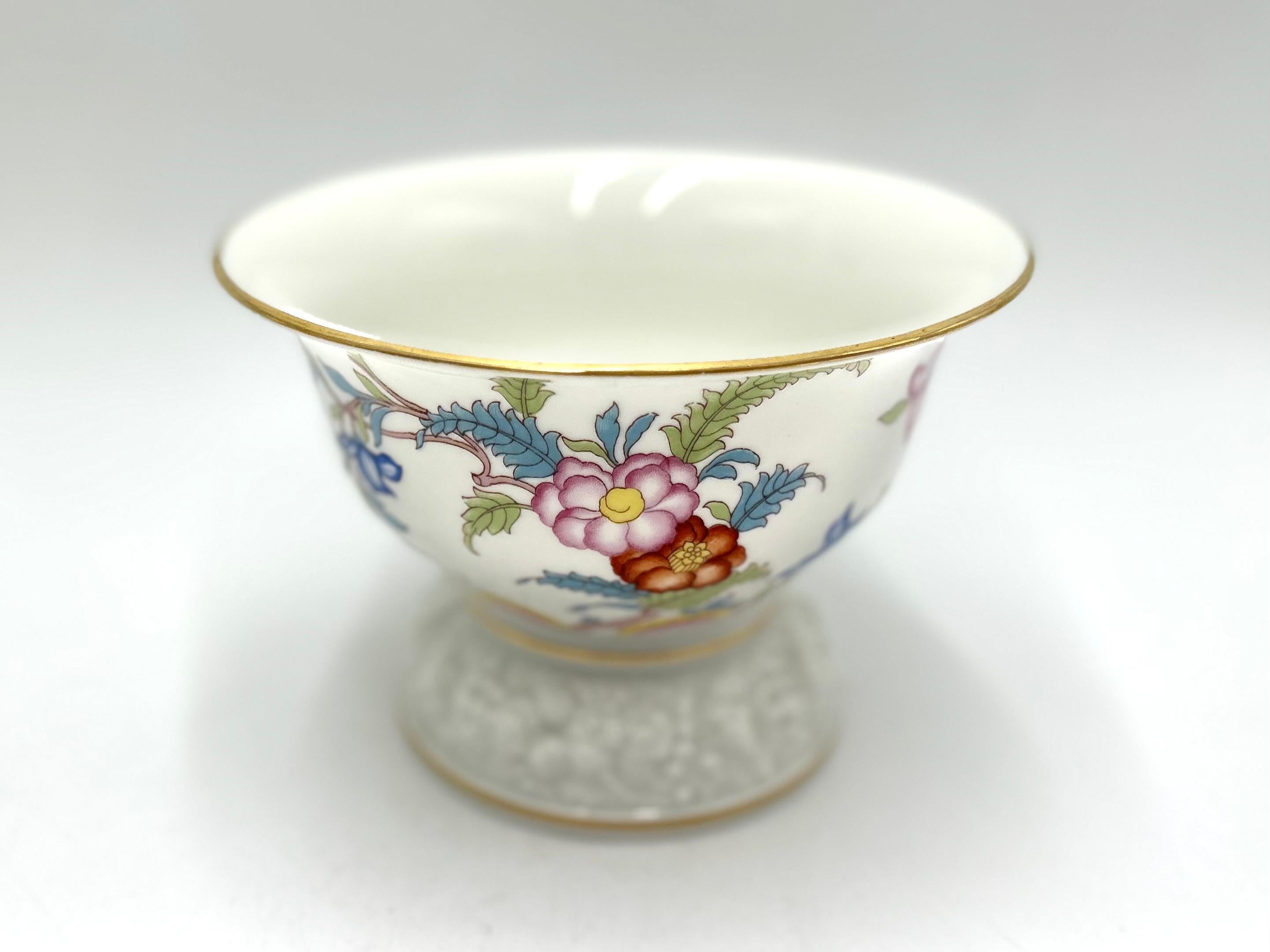 Porcelain bowl from the German manufacturer Rosenthal.
The product is marked with a mark from 1932. Selb Bavaria
Preserved in very good condition, without damage
height 12cm
diameter 16cm.