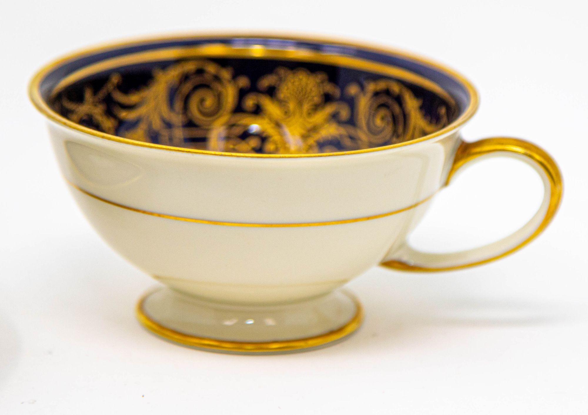 Taza de café y platillo de porcelana Rosenthal Demitasse negro y dorado 1940 en venta 2