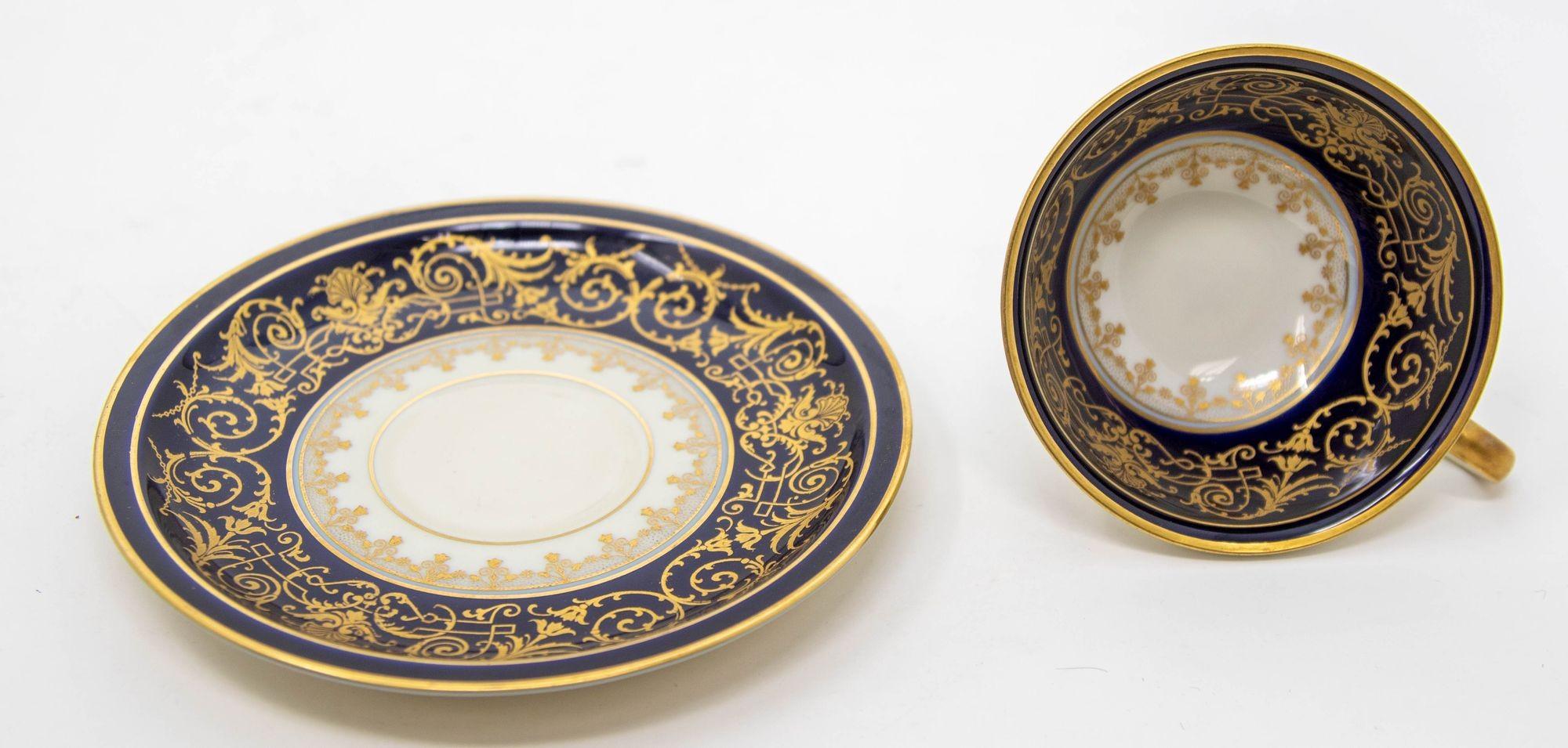 Taza de café y platillo de porcelana Rosenthal Demitasse negro y dorado 1940 Art Nouveau en venta