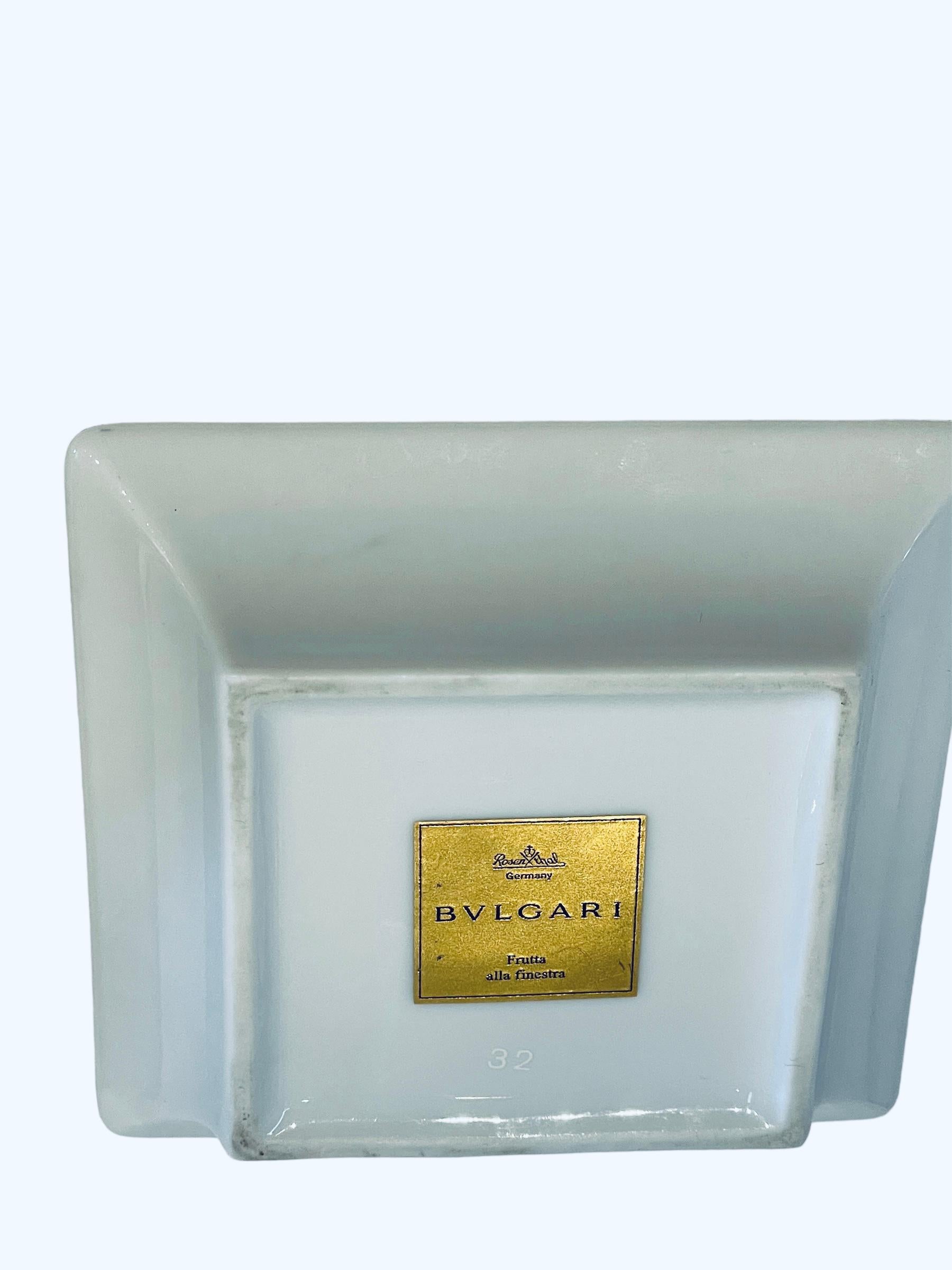 Plato decorativo de porcelana Rosenthal diseñado por Bulgari Pintado a mano en venta
