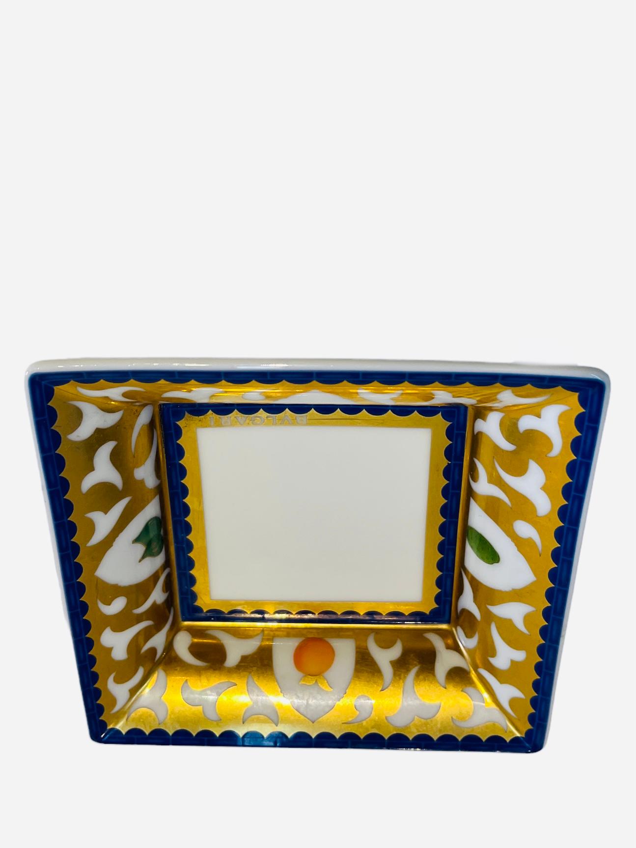 Plato decorativo de porcelana Rosenthal diseñado por Bulgari siglo XX en venta