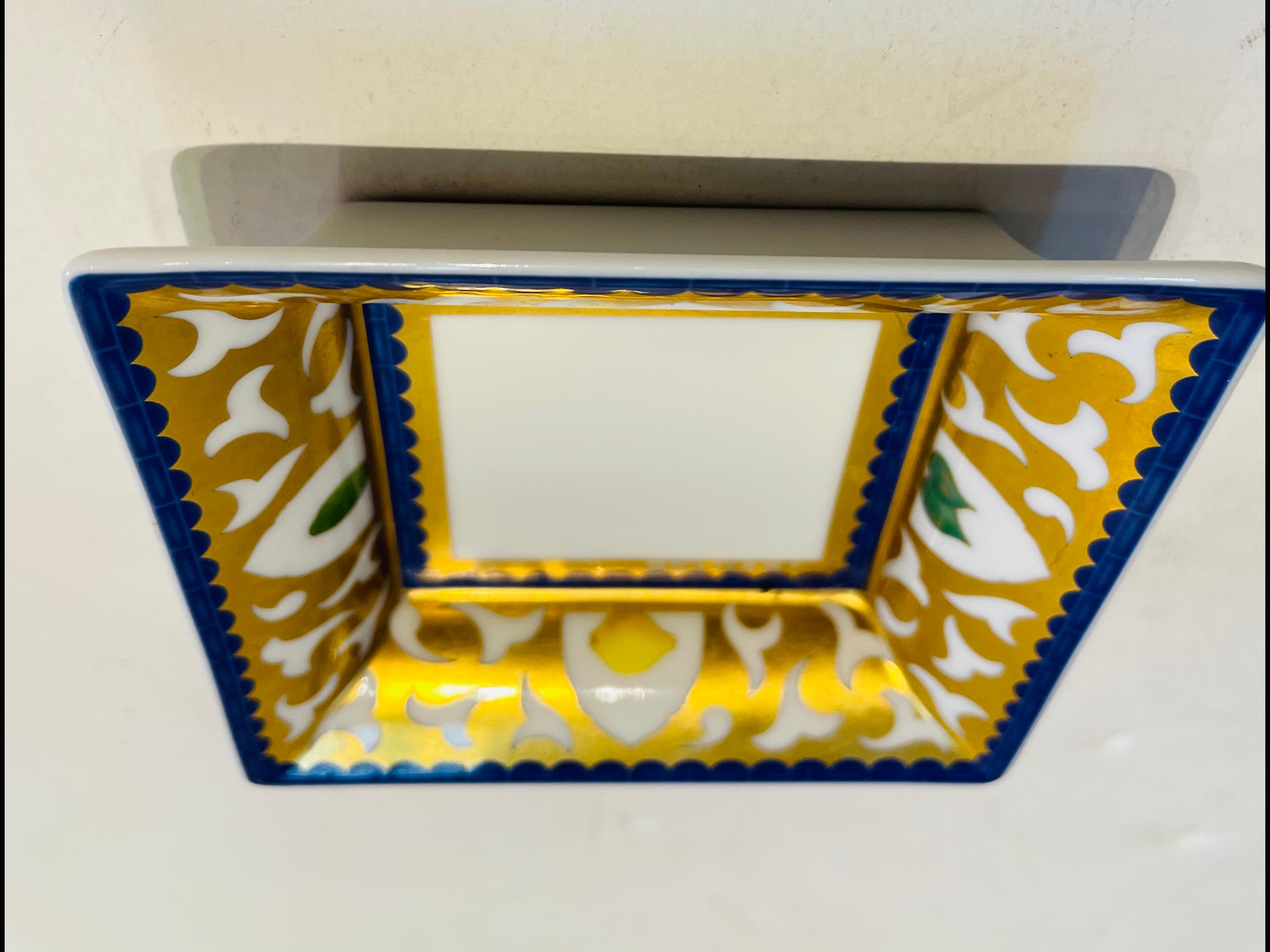 Plato decorativo de porcelana Rosenthal diseñado por Bulgari en venta 1