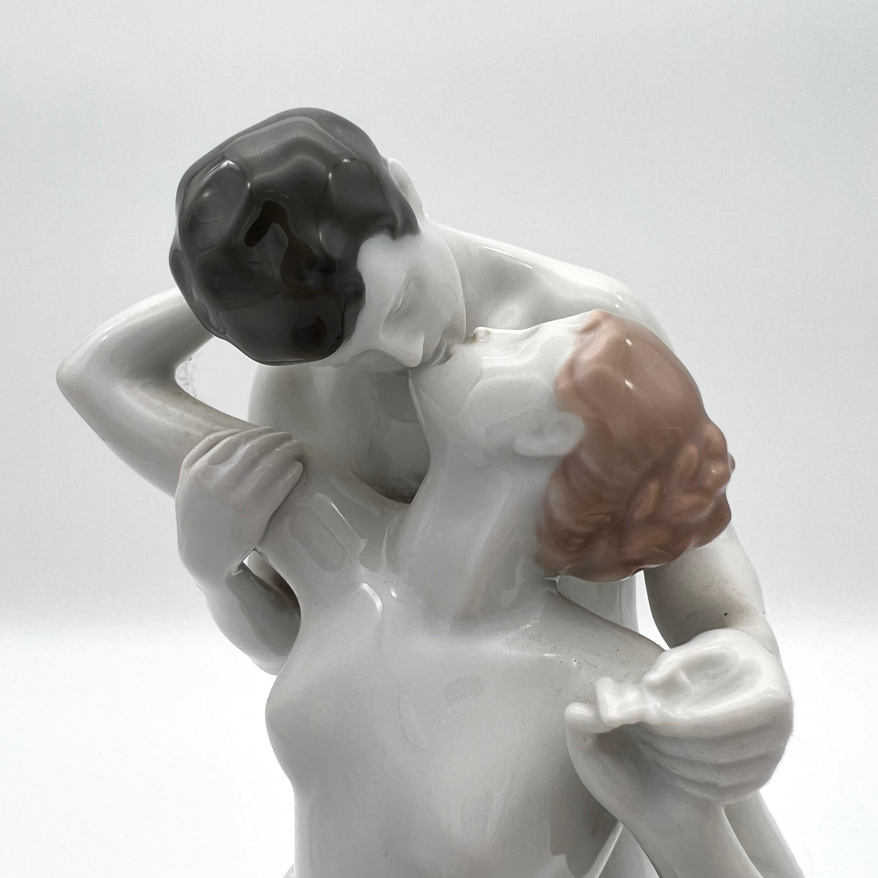 Rosenthal Porcelain Figurine, No 295, the Kiss, Richard Aigner Munic In Excellent Condition For Sale In Vienna, AT