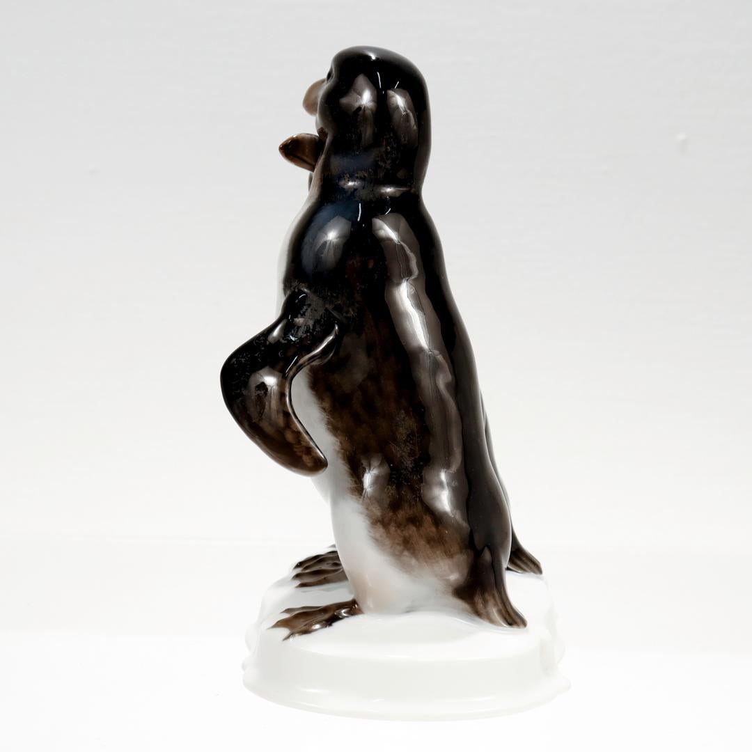 Paar Rosenthal-Porzellanfiguren eines Huddling-Pinguins (Moderne der Mitte des Jahrhunderts) im Angebot