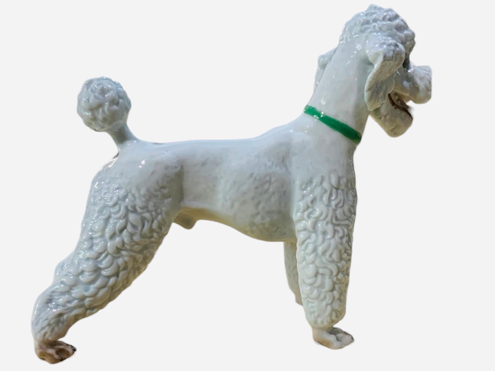 Rosenthal  Porcelain Figurine of a Poodle Dog In Good Condition For Sale In Guaynabo, PR