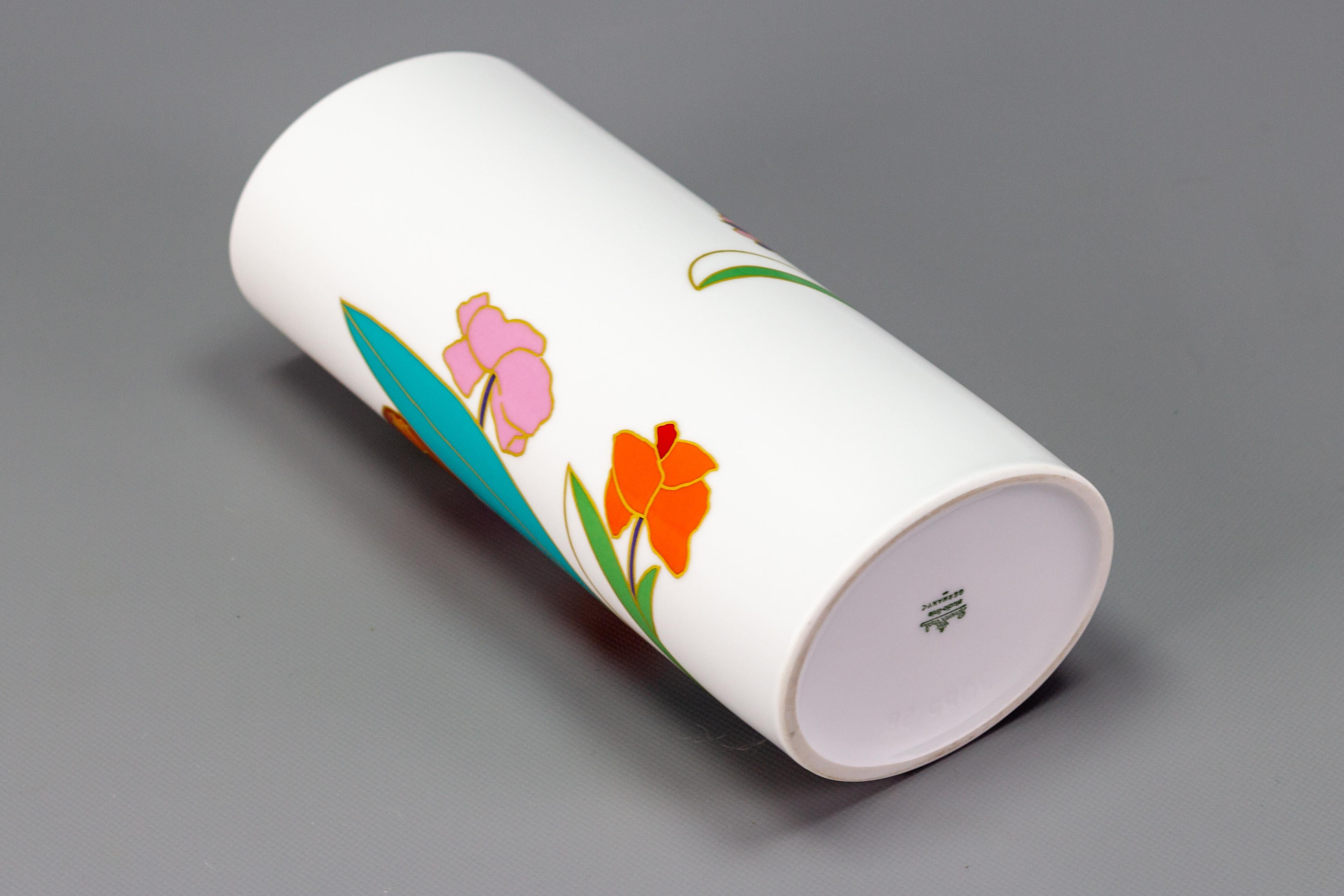 Vase cylindrique à fleurs en porcelaine de Rosenthal de Wolf Bauer, Allemagne  en vente 7
