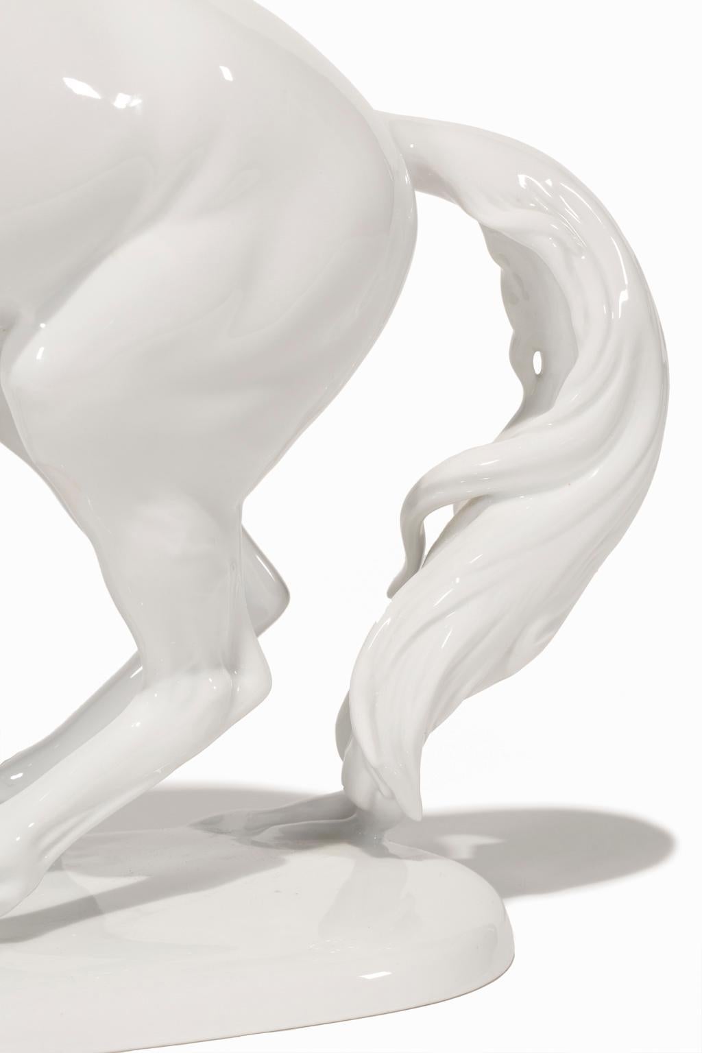 „Rearing Horse“, Rosenthal-Porzellan, Modell #1047-I, Bahnhof-Selb, von Meisel (Grau), Figurative Sculpture, von Rosenthal Porcelain