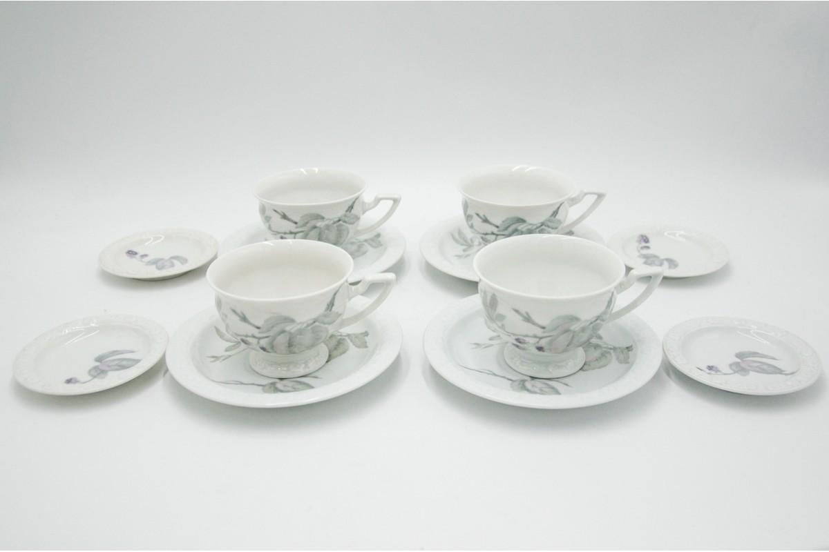 Porcelain set by Rosenthal model White Maria.

Dimensions:

4 pcs cup - height 6 cm / dia. 9 cm

Plate 4 pcs. - dia. 14.5 cm

Stand 4 pcs. - dia. 9.5 cm